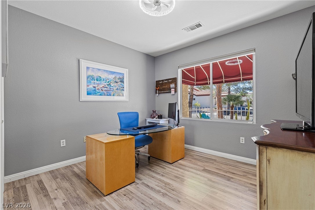 Las Vegas, Nevada, 89134, United States, 2 Bedrooms Bedrooms, ,2 BathroomsBathrooms,Residential,For Sale,2031210