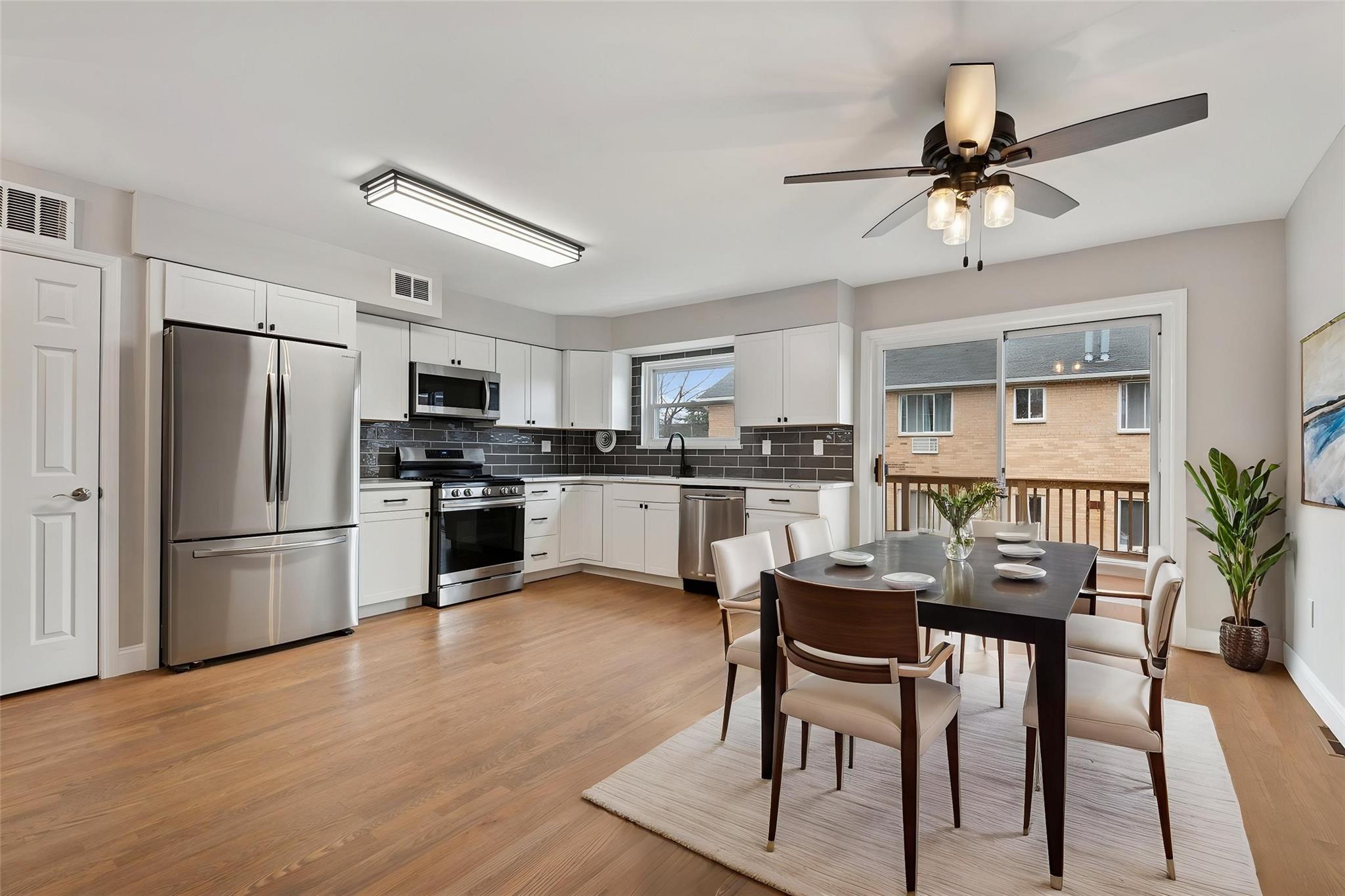 Bronx, New York, 10465, United States, 3 Bedrooms Bedrooms, ,2 BathroomsBathrooms,Residential,For Sale,1818956