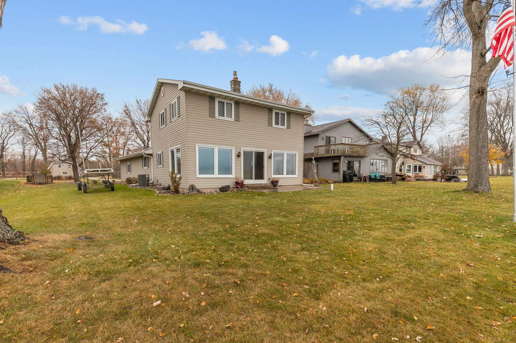 MENASHA, Wisconsin, 54942, United States, 4 Bedrooms Bedrooms, ,2 BathroomsBathrooms,Residential,For Sale,1996983