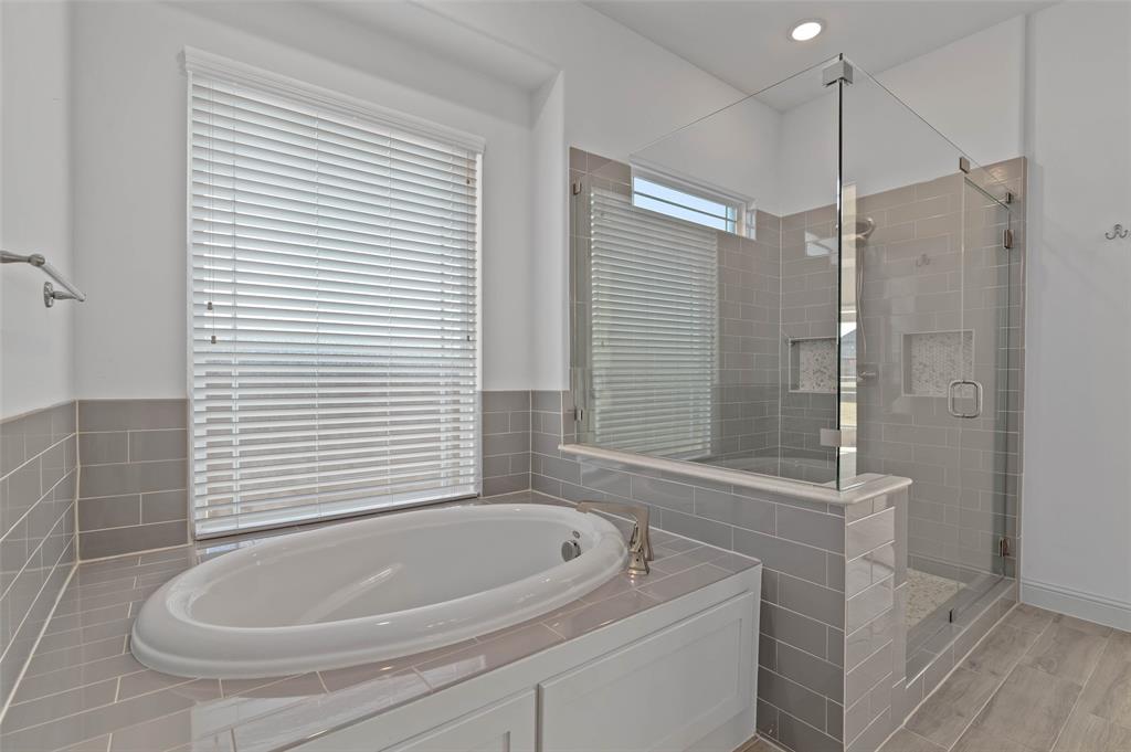 Shady Shores, Texas, 76208, United States, 4 Bedrooms Bedrooms, ,4 BathroomsBathrooms,Residential,For Sale,1983934