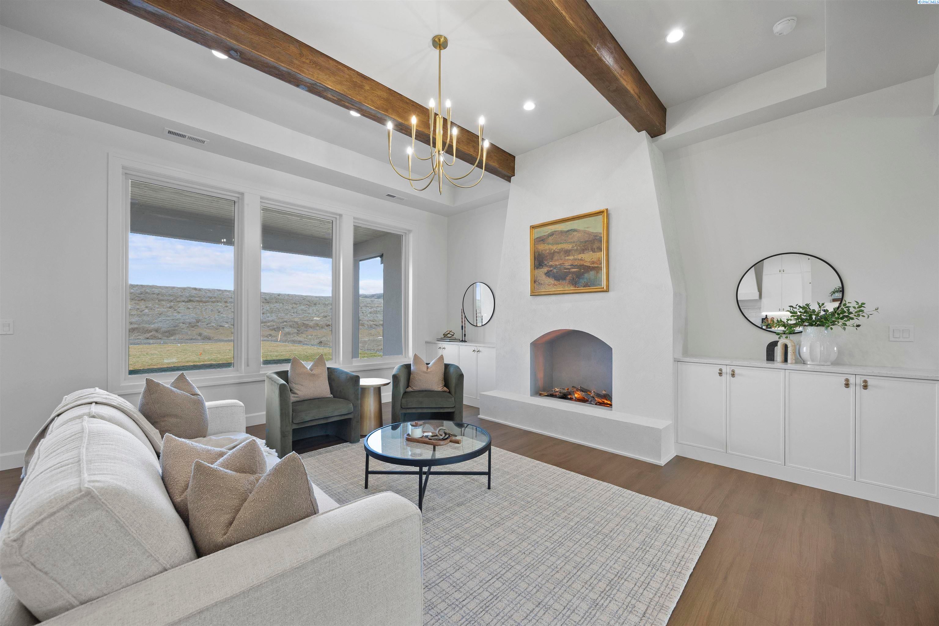 Richland, Washington, 99352, United States, 4 Bedrooms Bedrooms, ,3 BathroomsBathrooms,Residential,For Sale,2048138