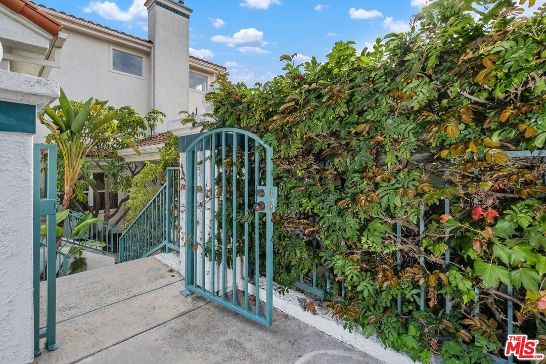 Pacific Palisades, California, 90272, United States, 2 Bedrooms Bedrooms, ,2 BathroomsBathrooms,Residential,For Sale,1991274