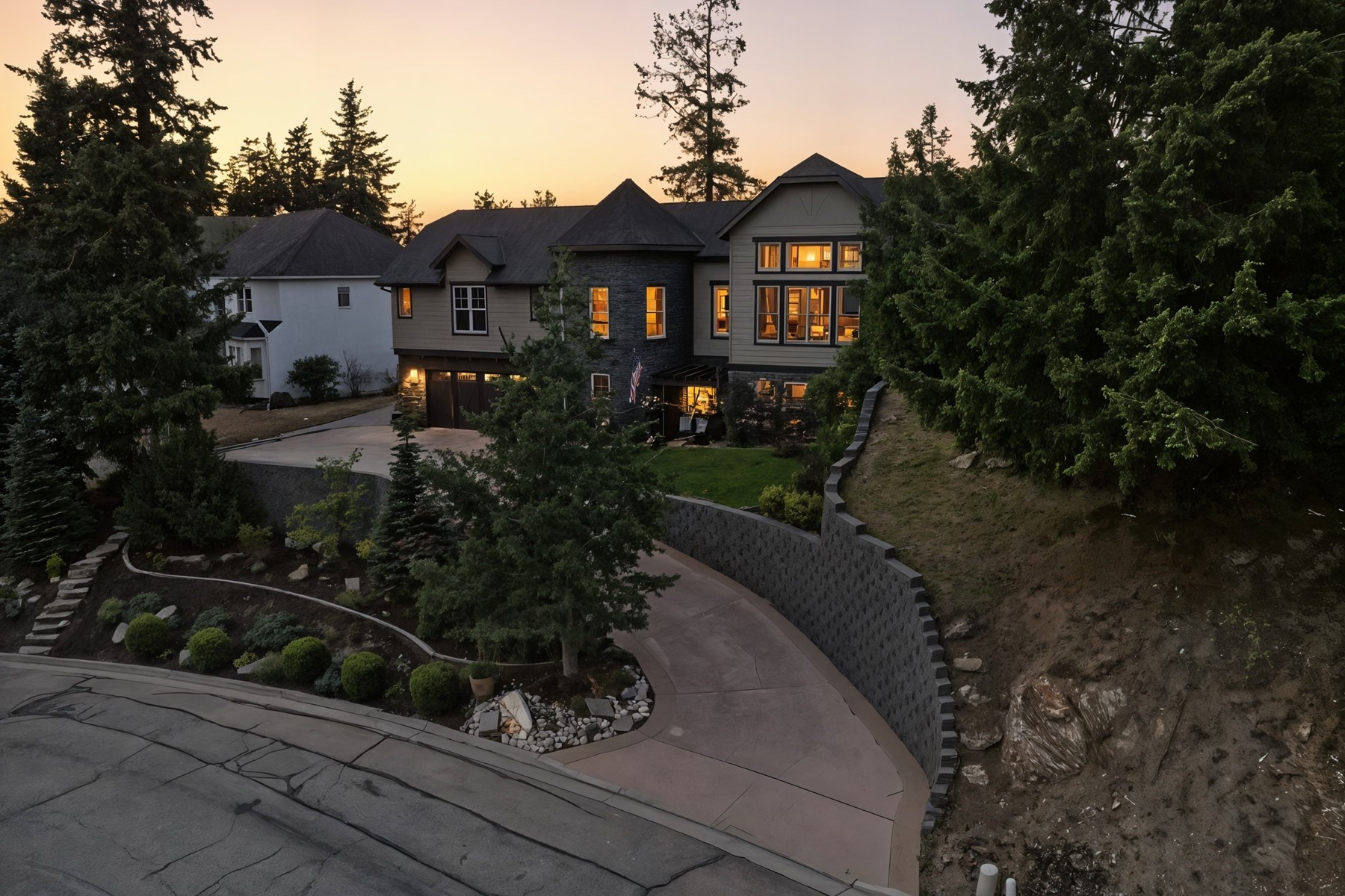  Stunning Contemporary Home with Lake Views - 物件實景