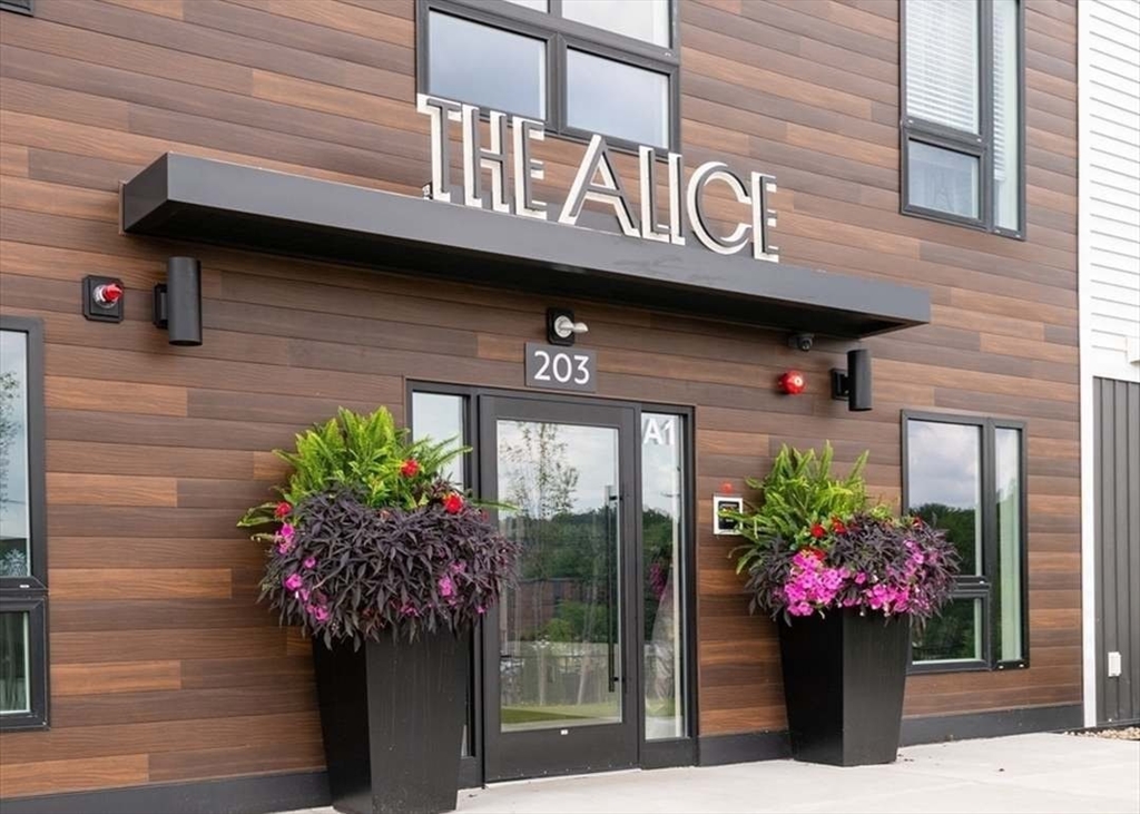 Wilmington, Massachusetts, 01887, United States, 1 Bedroom Bedrooms, ,1 BathroomBathrooms,Residential,For Sale,1983423