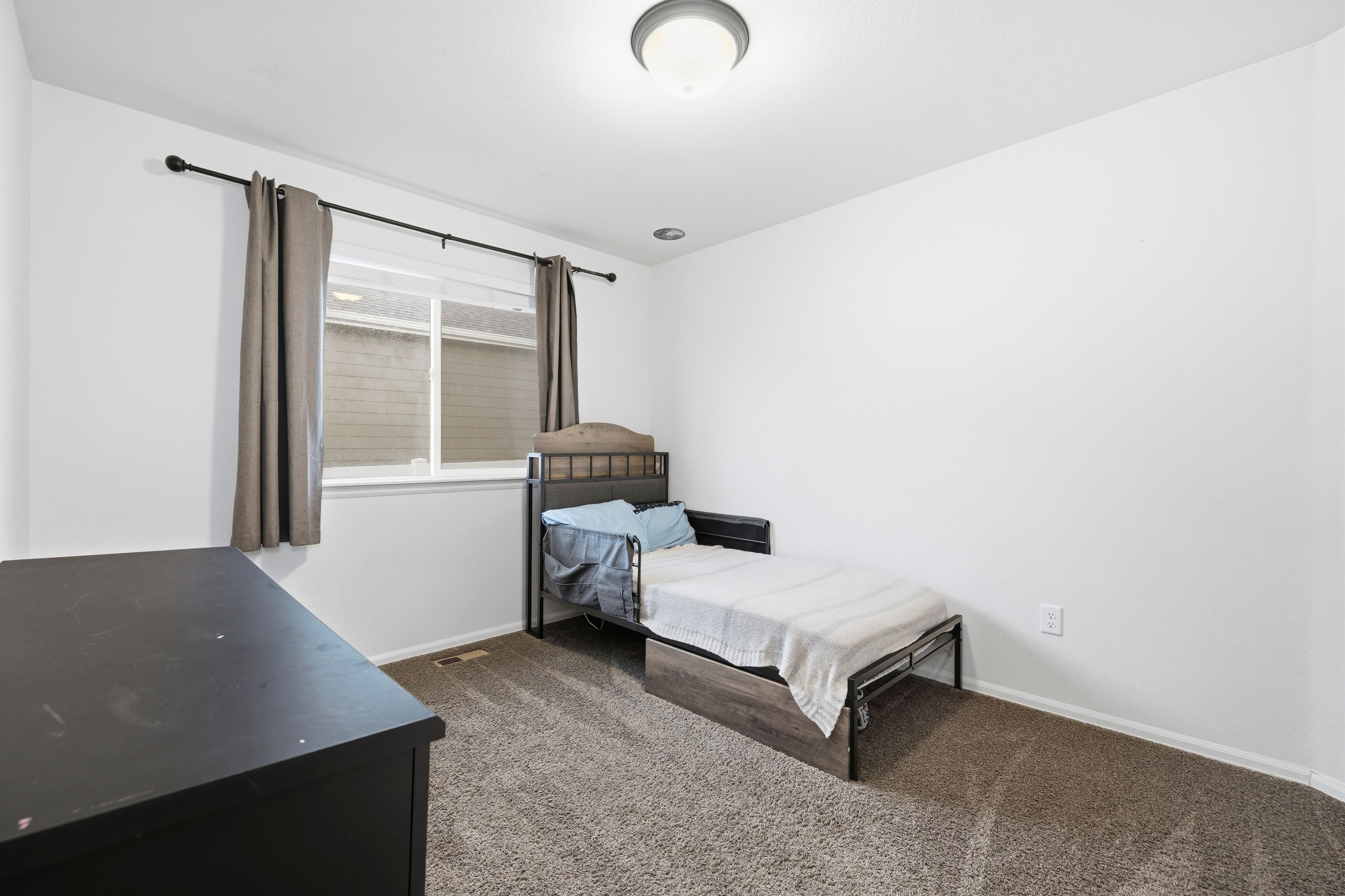  5 Bedrooms, Finished Basement, Solar Paid Off at Closing, I-25 Access - 物件實景