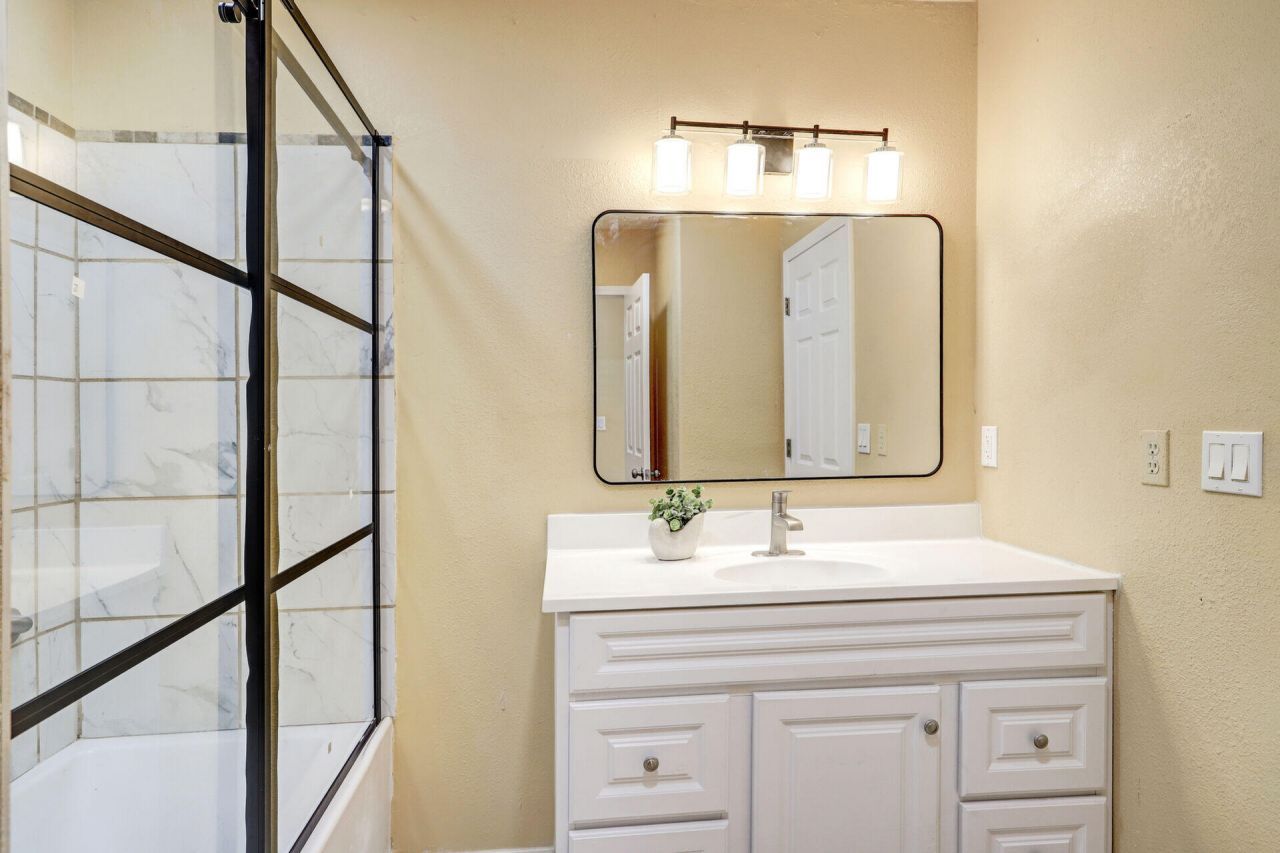 Edgewood, New Mexico, 87015, United States, 4 Bedrooms Bedrooms, ,2 BathroomsBathrooms,Residential,For Sale,1868878