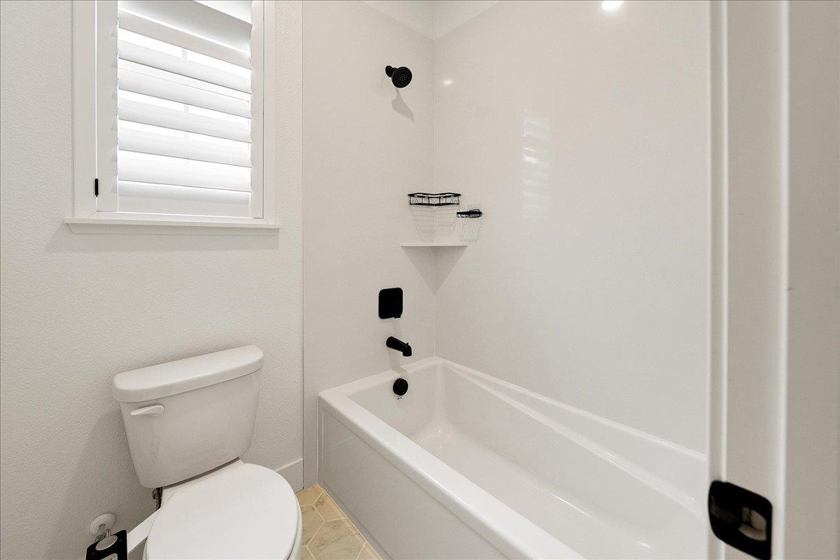 Roseville, California, 95747, United States, 5 Bedrooms Bedrooms, ,4 BathroomsBathrooms,Residential,For Sale,1998705