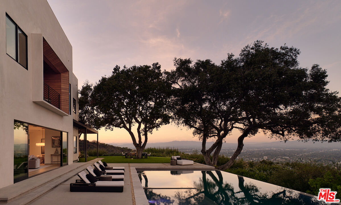 Beverly Hills, California, 90210, United States, 6 Bedrooms Bedrooms, ,6 BathroomsBathrooms,Residential,For Sale,1692711