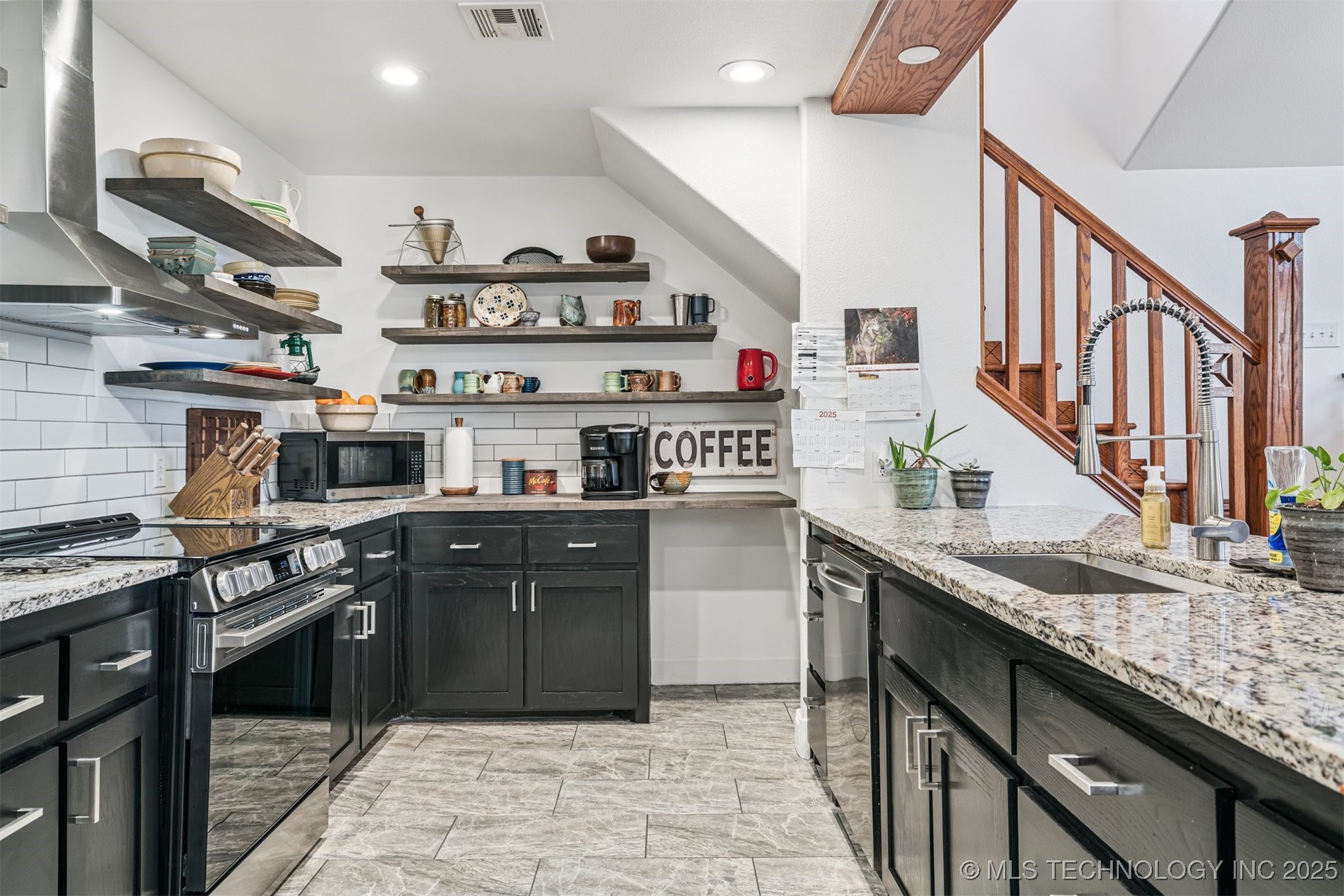 Stigler, Oklahoma, 74462, United States, 5 Bedrooms Bedrooms, ,3 BathroomsBathrooms,Residential,For Sale,2001664