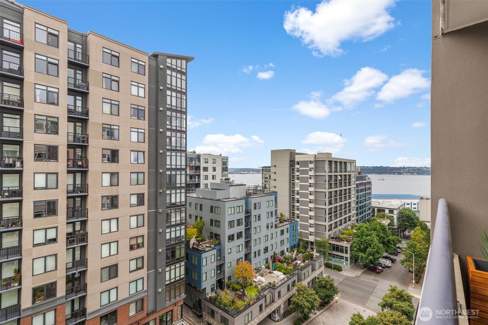 Seattle, Washington, 98121, United States, 1 Bedroom Bedrooms, ,1 BathroomBathrooms,Residential,For Sale,1896299