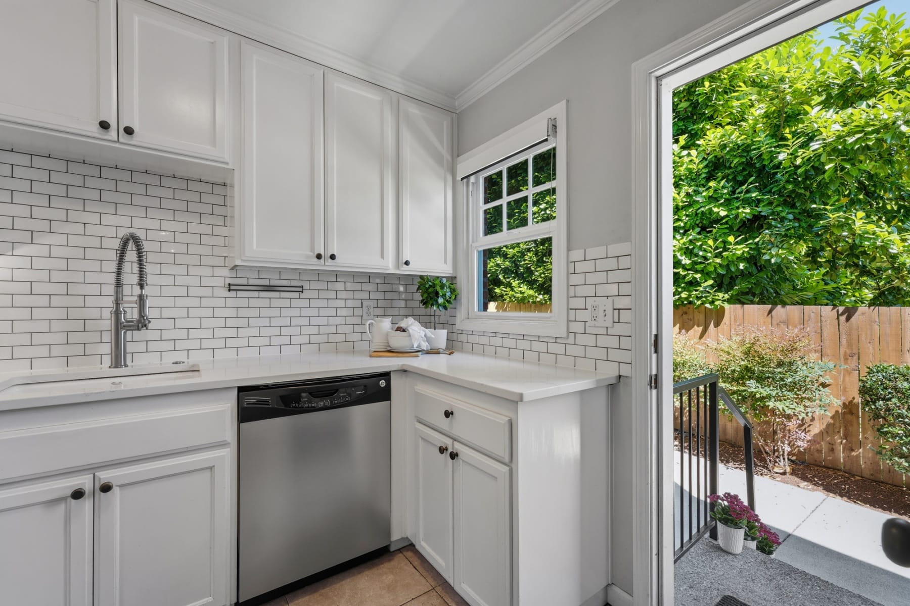  2555 NW SAVIER ST #9 Portland, OR 97210 - 物件實景