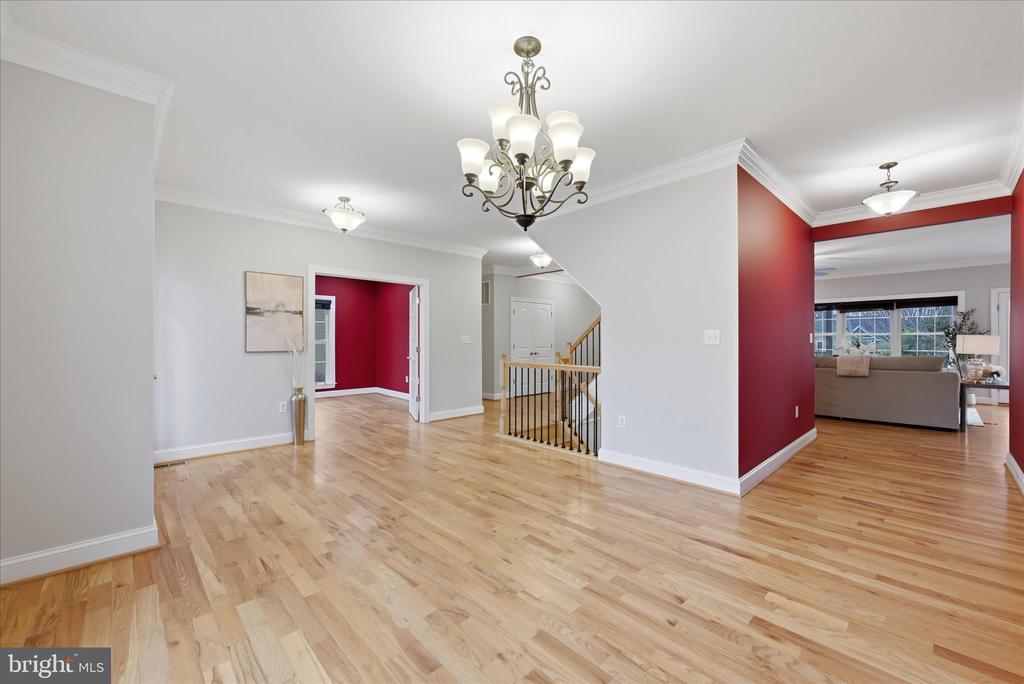 Winchester, Virginia, 22602, United States, 6 Bedrooms Bedrooms, ,5 BathroomsBathrooms,Residential,For Sale,2032756