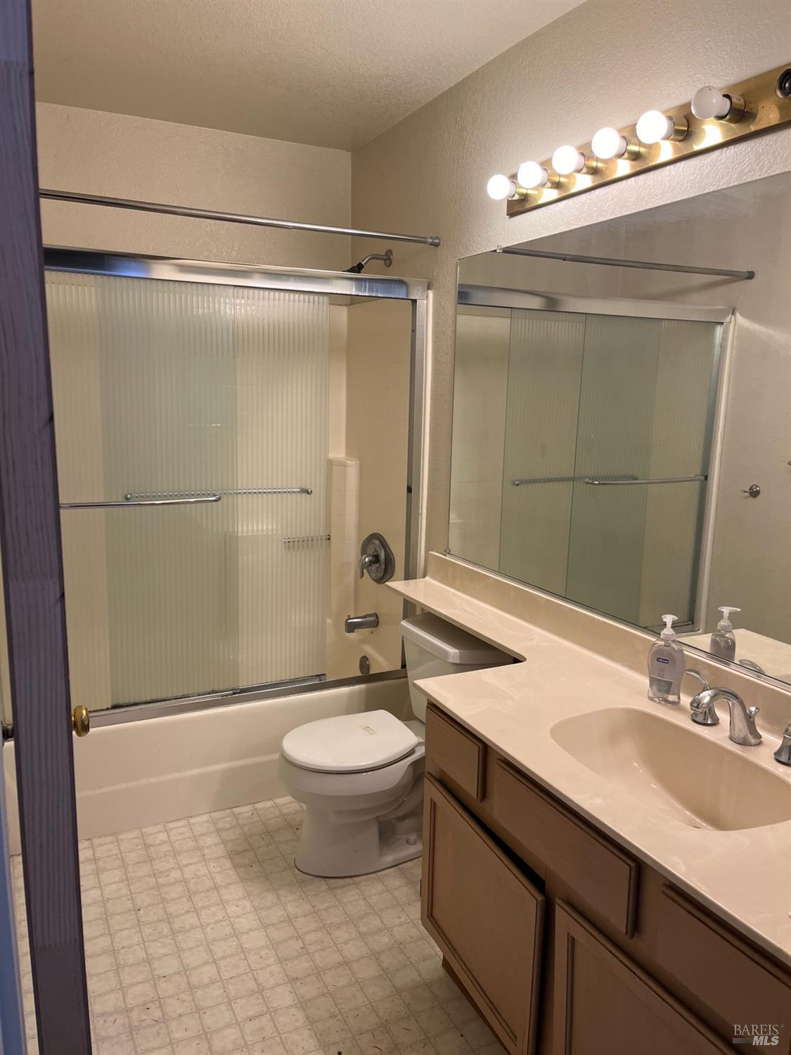 Vacaville, California, 95687, United States, 3 Bedrooms Bedrooms, ,2 BathroomsBathrooms,Residential,For Sale,1909138