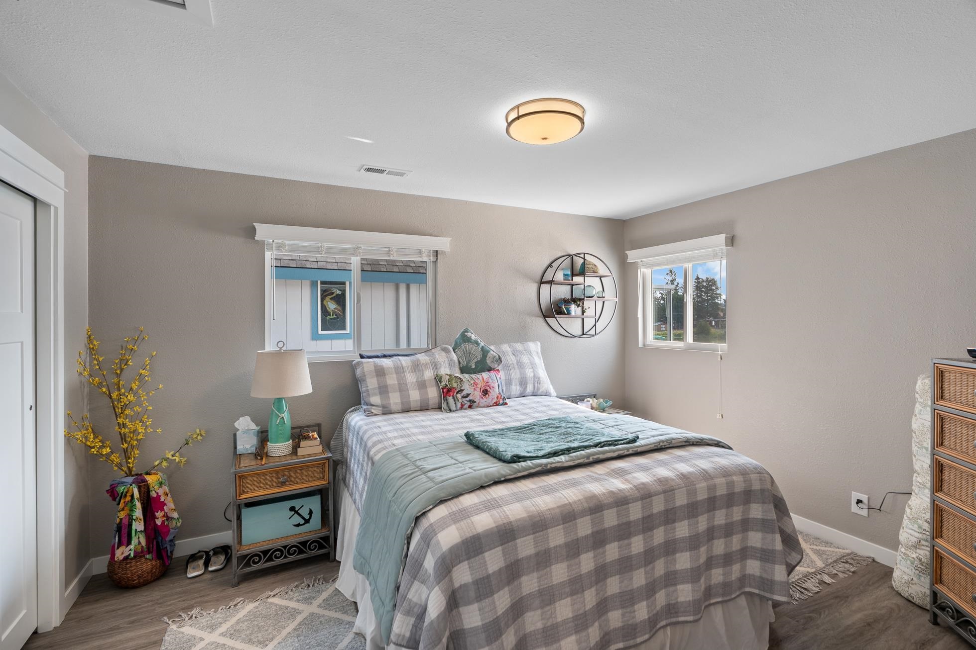 Newport, Washington, 99156, United States, 2 Bedrooms Bedrooms, ,2 BathroomsBathrooms,Residential,For Sale,1937533