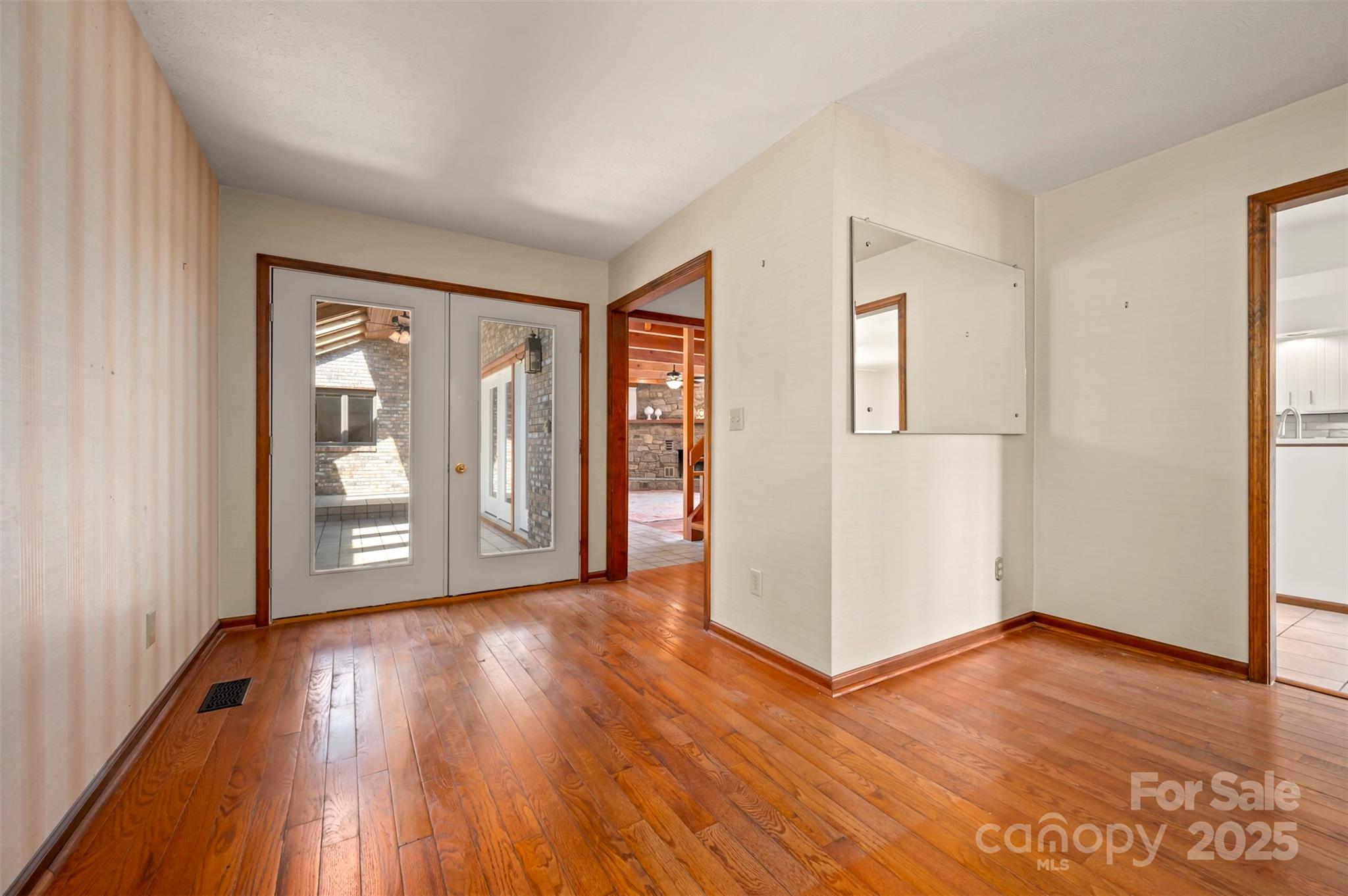 Horse Shoe, North Carolina, 28742, United States, 6 Bedrooms Bedrooms, ,6 BathroomsBathrooms,Residential,For Sale,1927207