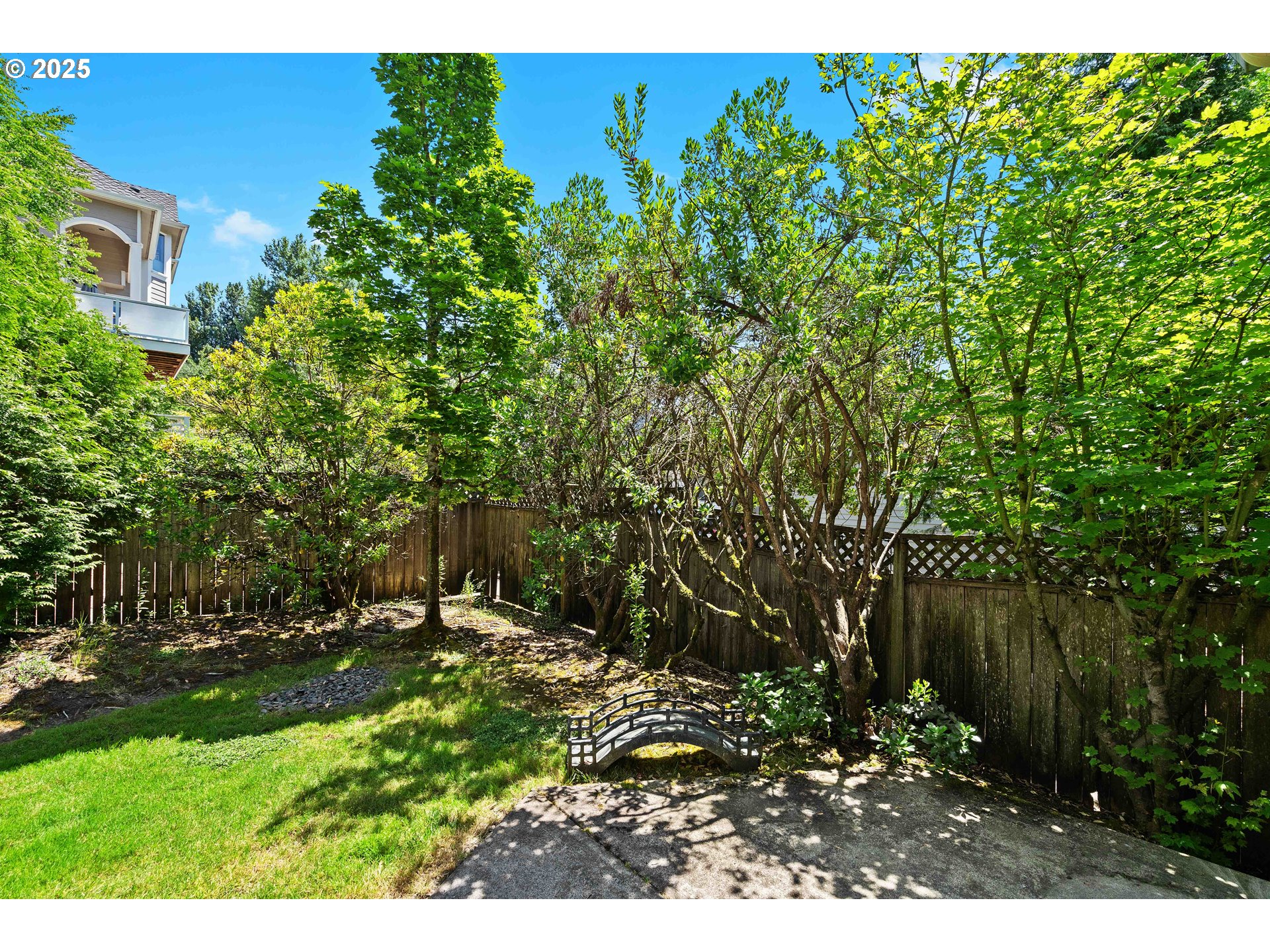 Lake Oswego, Oregon, 97035, United States, 2 Bedrooms Bedrooms, ,2 BathroomsBathrooms,Residential,For Sale,1889875
