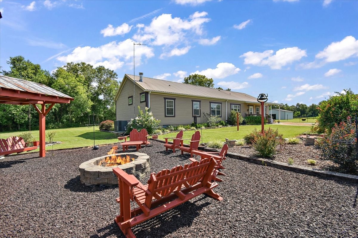 Readyville, Tennessee, 37149, United States, 3 Bedrooms Bedrooms, ,2 BathroomsBathrooms,Residential,For Sale,1903533