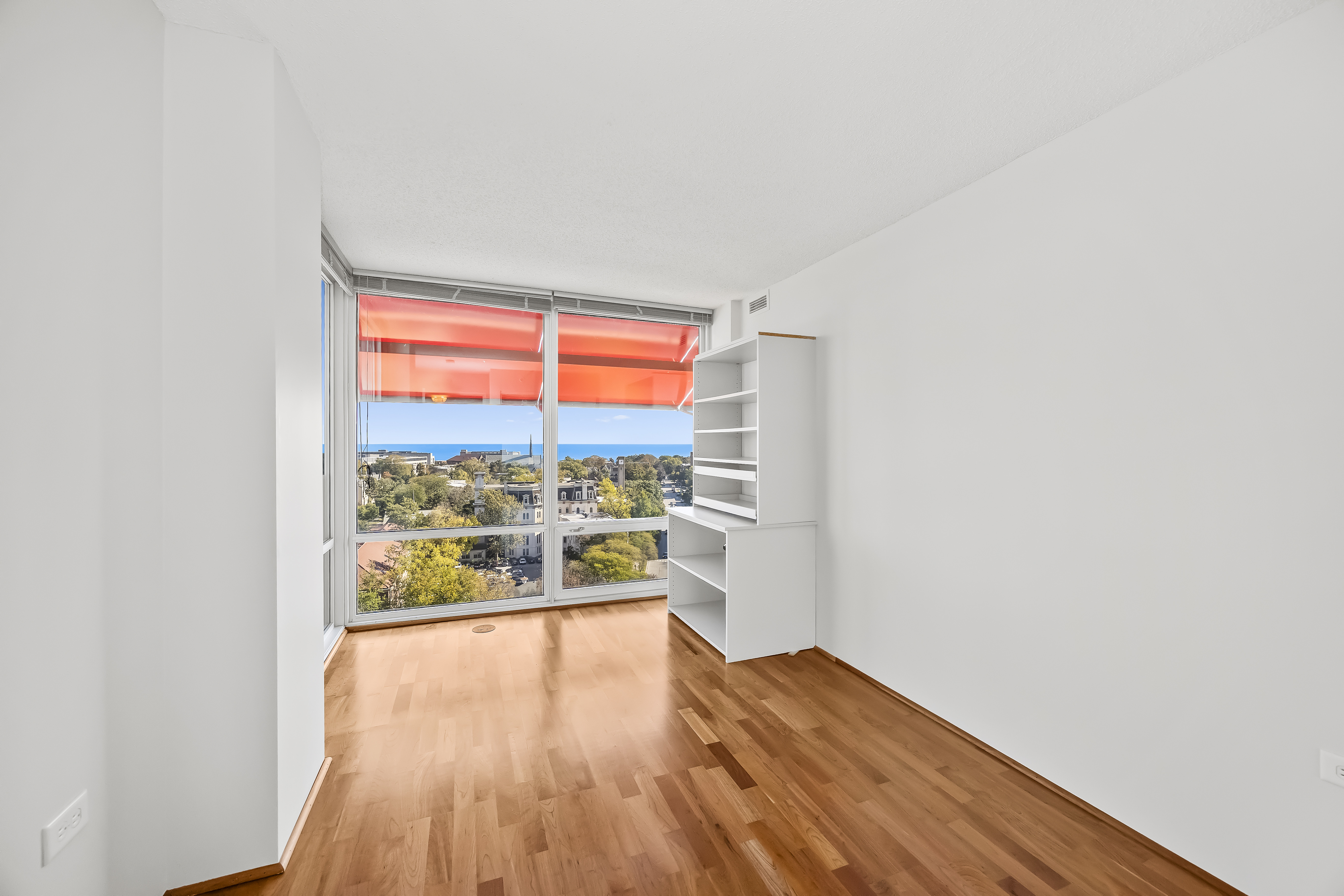  Sun-Filled Corner Unit in Downtown Evanston - 物件實景