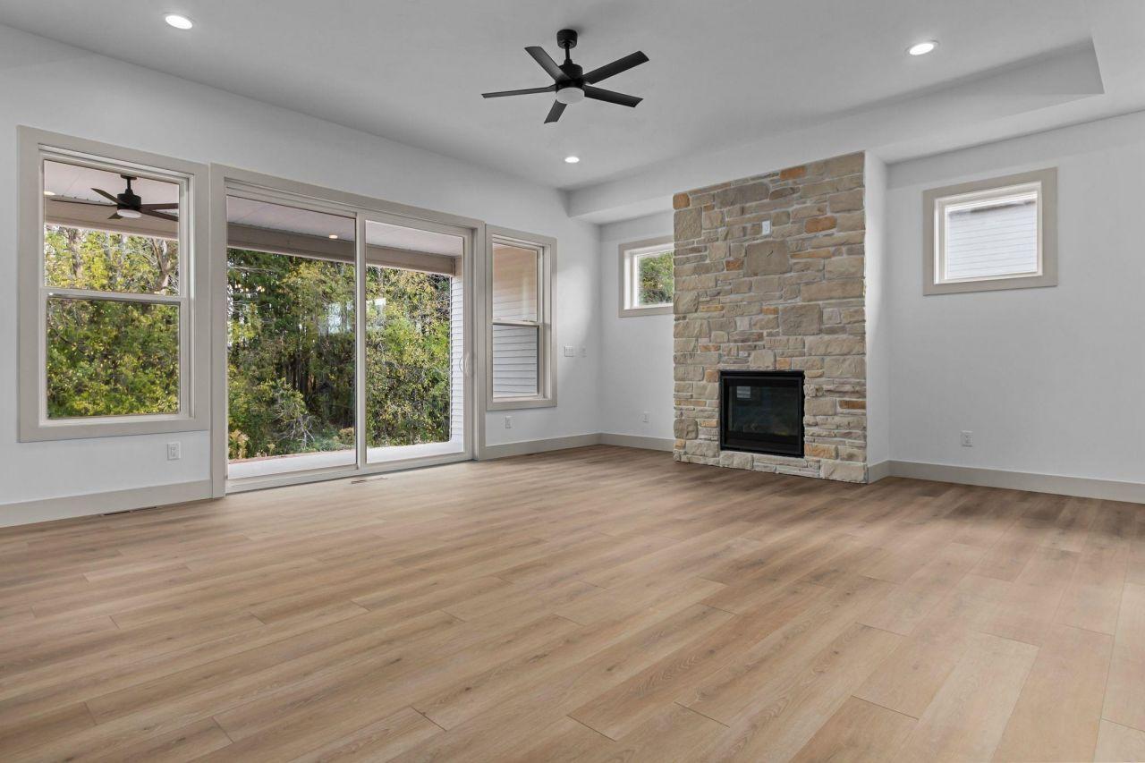 MENASHA, Wisconsin, 54952, United States, 5 Bedrooms Bedrooms, ,3 BathroomsBathrooms,Residential,For Sale,1793690