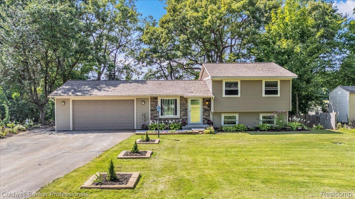 Bay , Clarkston, MI 48346