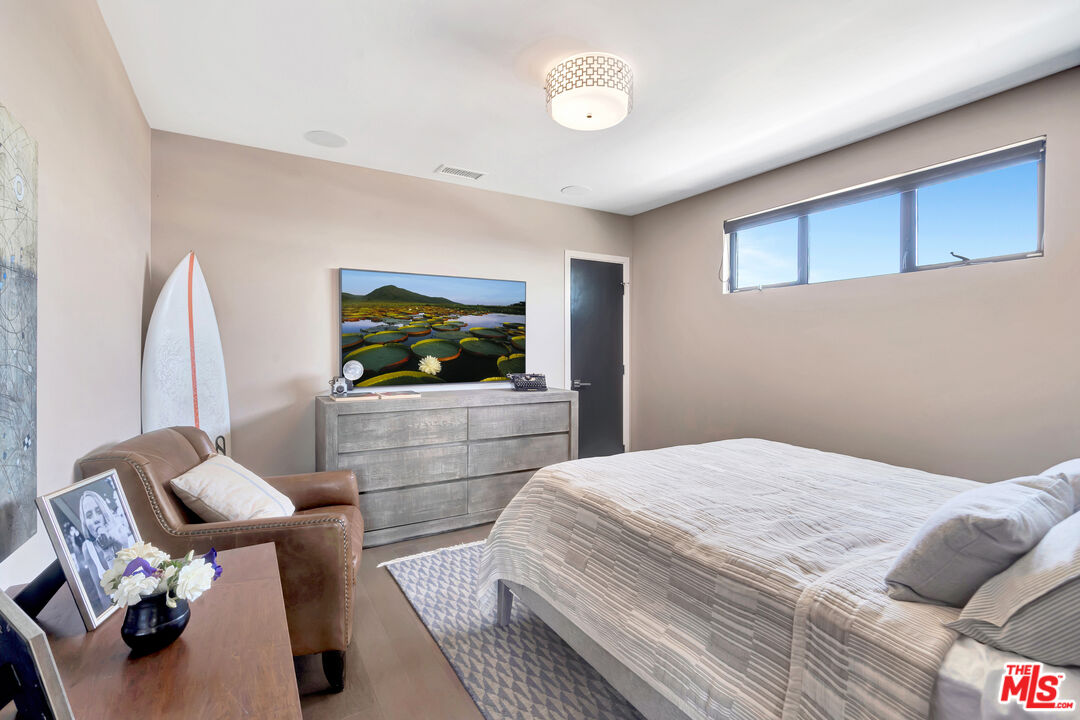 Malibu, California, 90265, United States, 4 Bedrooms Bedrooms, ,3 BathroomsBathrooms,Residential,For Sale,1925740