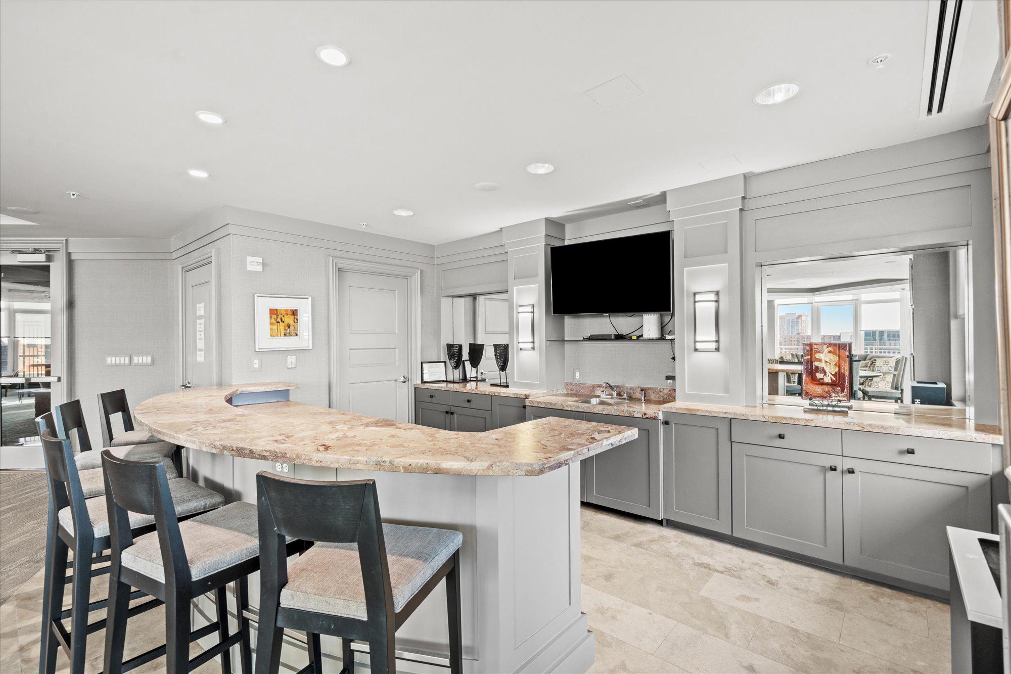  8220 Crestwood Heights Drive, Mclean, VA, 22102 - 物件實景