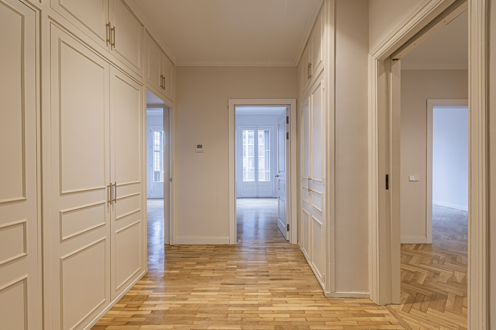  Renovated high-rise apartment in a stately building in Eixample. - 物件實景