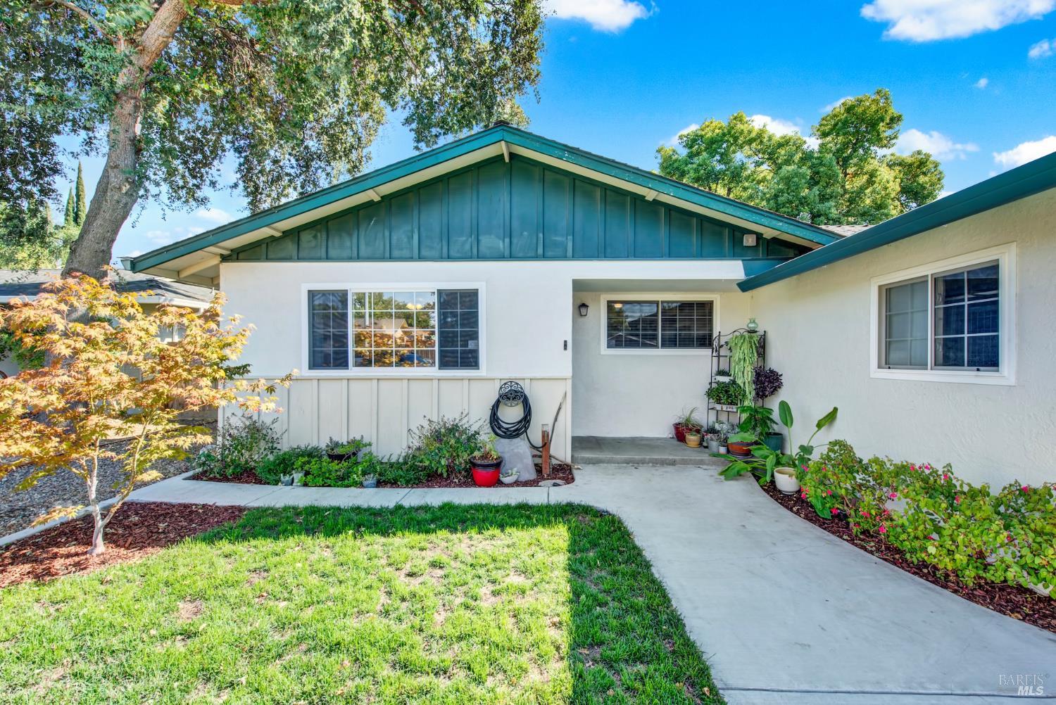 Vacaville, California, 95687, United States, 3 Bedrooms Bedrooms, ,2 BathroomsBathrooms,Residential,For Sale,1940371