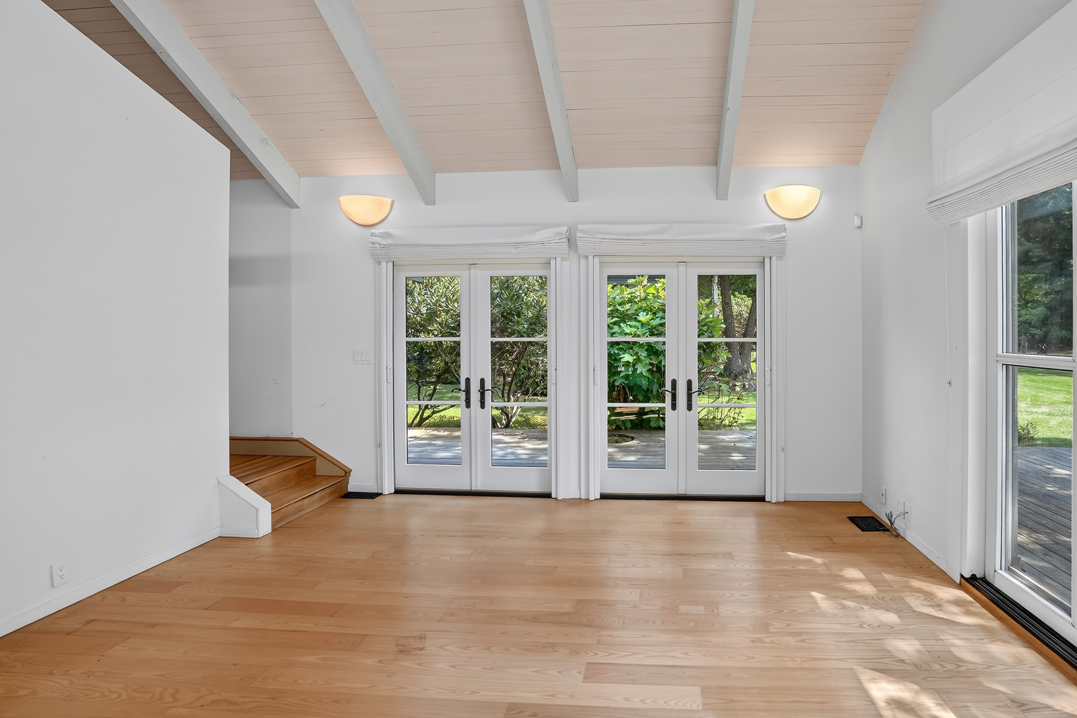  Enchanting Artist-Designed House, Studio and Pool on 2.9 Acres - 物件實景