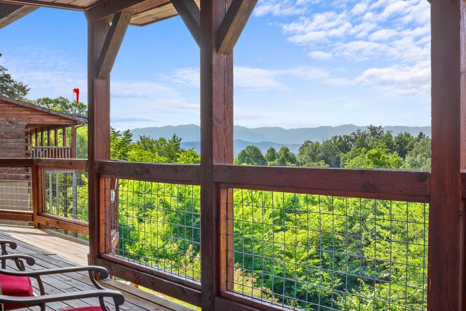 Sevierville, Tennessee, 37876, United States, 4 Bedrooms Bedrooms, ,6 BathroomsBathrooms,Residential,For Sale,1976346