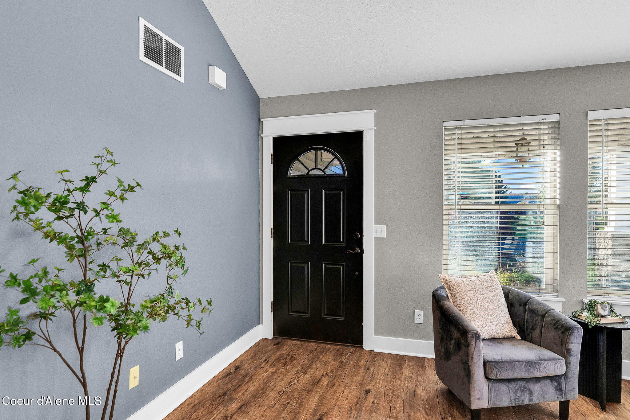 Coeur D'alene, Idaho, 83815, United States, 3 Bedrooms Bedrooms, ,2 BathroomsBathrooms,Residential,For Sale,1965651