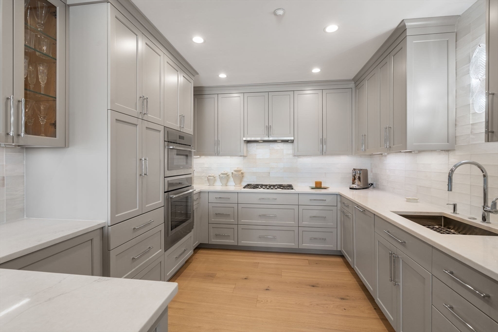 Boston, Massachusetts, 02199, United States, 3 Bedrooms Bedrooms, ,3 BathroomsBathrooms,Residential,For Sale,1940659