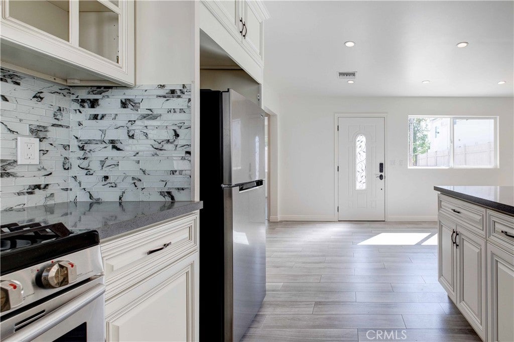 Sun Valley, California, 91352, United States, 4 Bedrooms Bedrooms, ,3 BathroomsBathrooms,Residential,For Sale,1938839