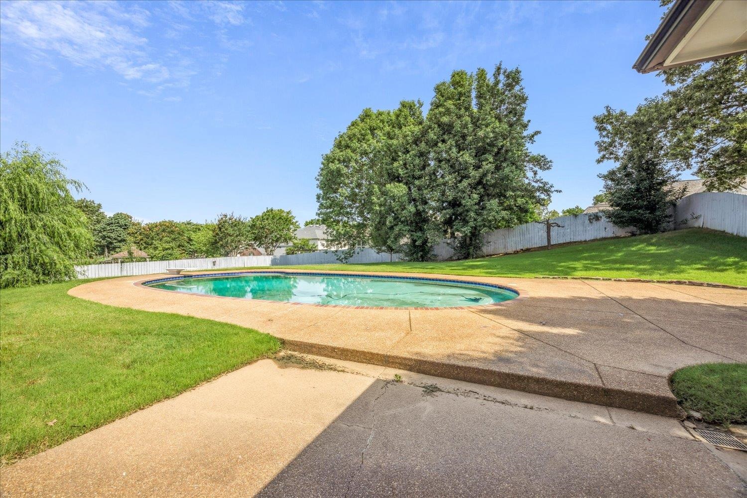 Lakeland, Tennessee, 38002, United States, 5 Bedrooms Bedrooms, ,3 BathroomsBathrooms,Residential,For Sale,1866419