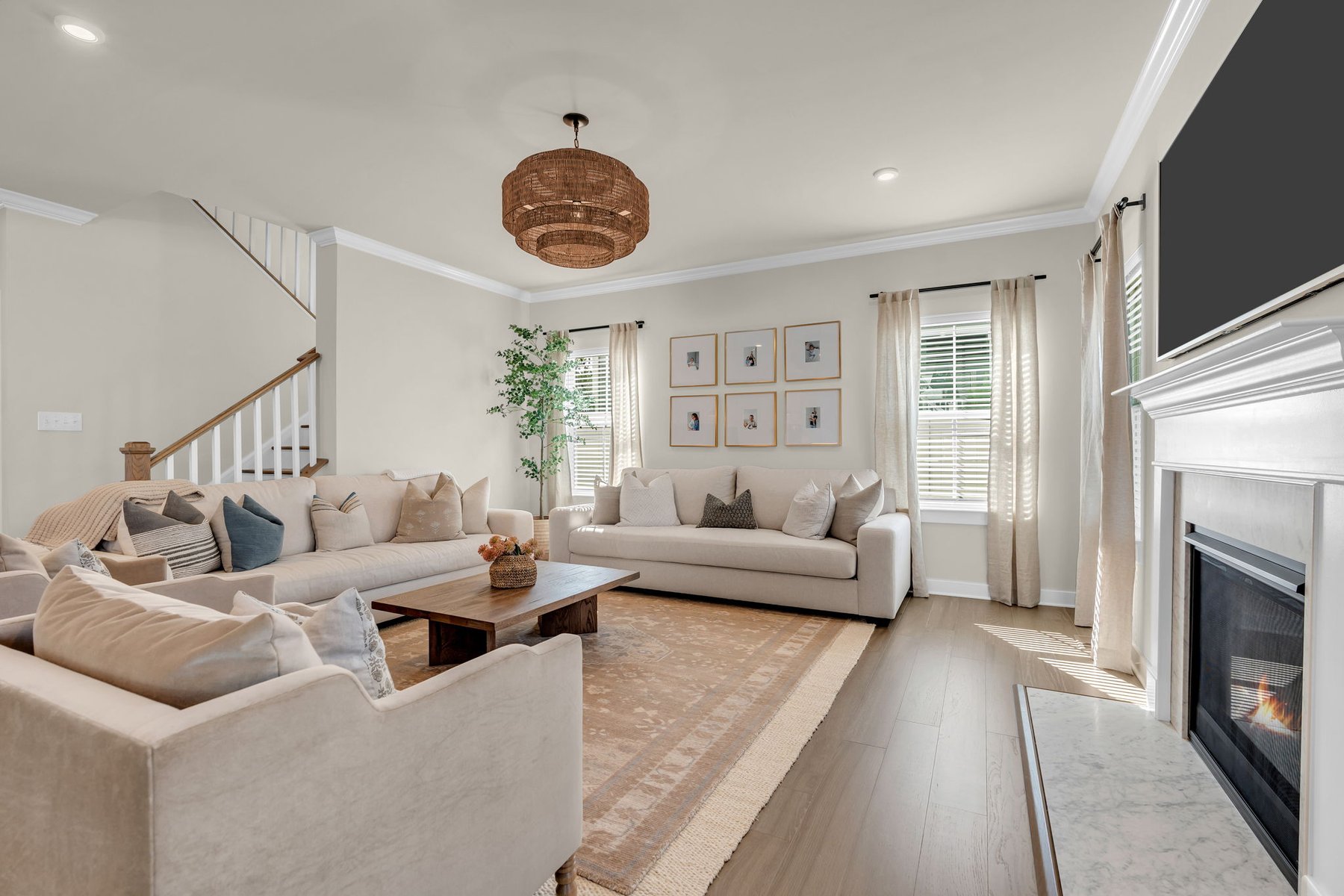  Newer Construction Home with Sophisticated Designer Upgrades - 物件實景