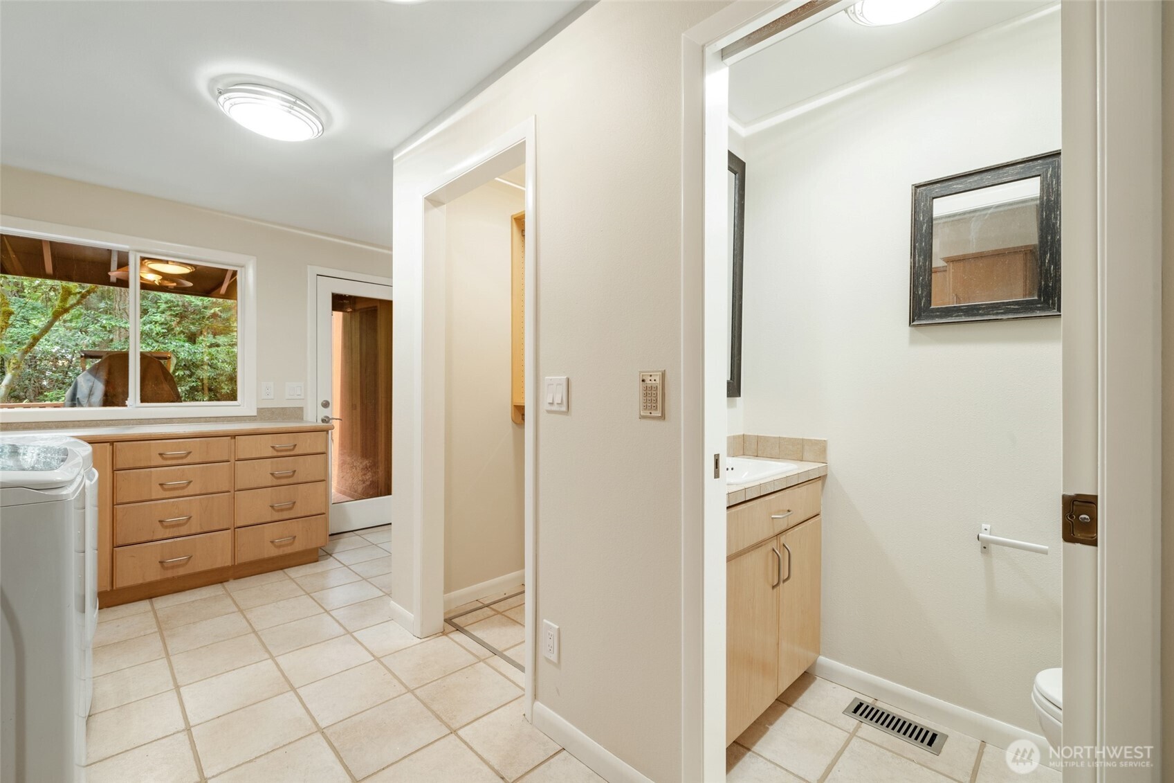 Bellevue, Washington, 98005, United States, 4 Bedrooms Bedrooms, ,4 BathroomsBathrooms,Residential,For Sale,1898840