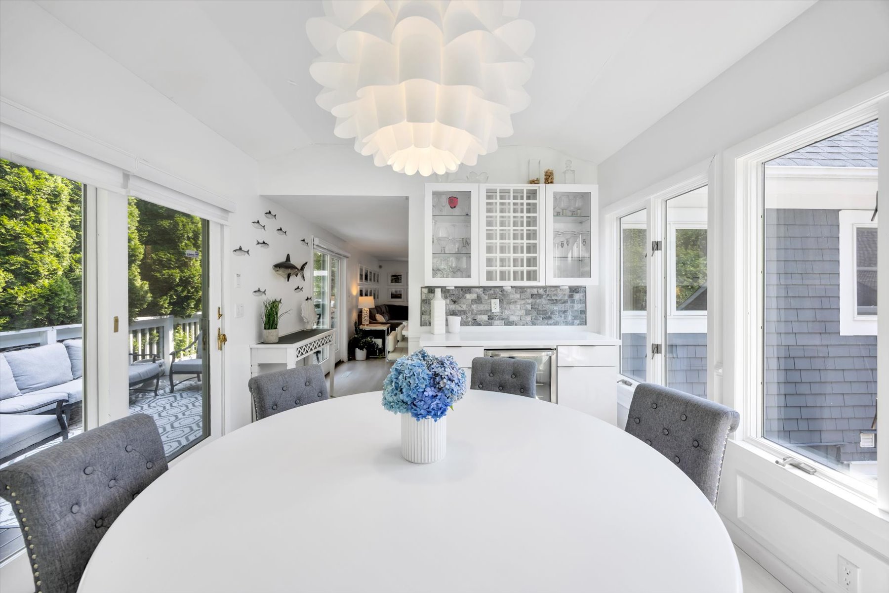  Beautifully Remodeled Cape Style Home - 物件實景