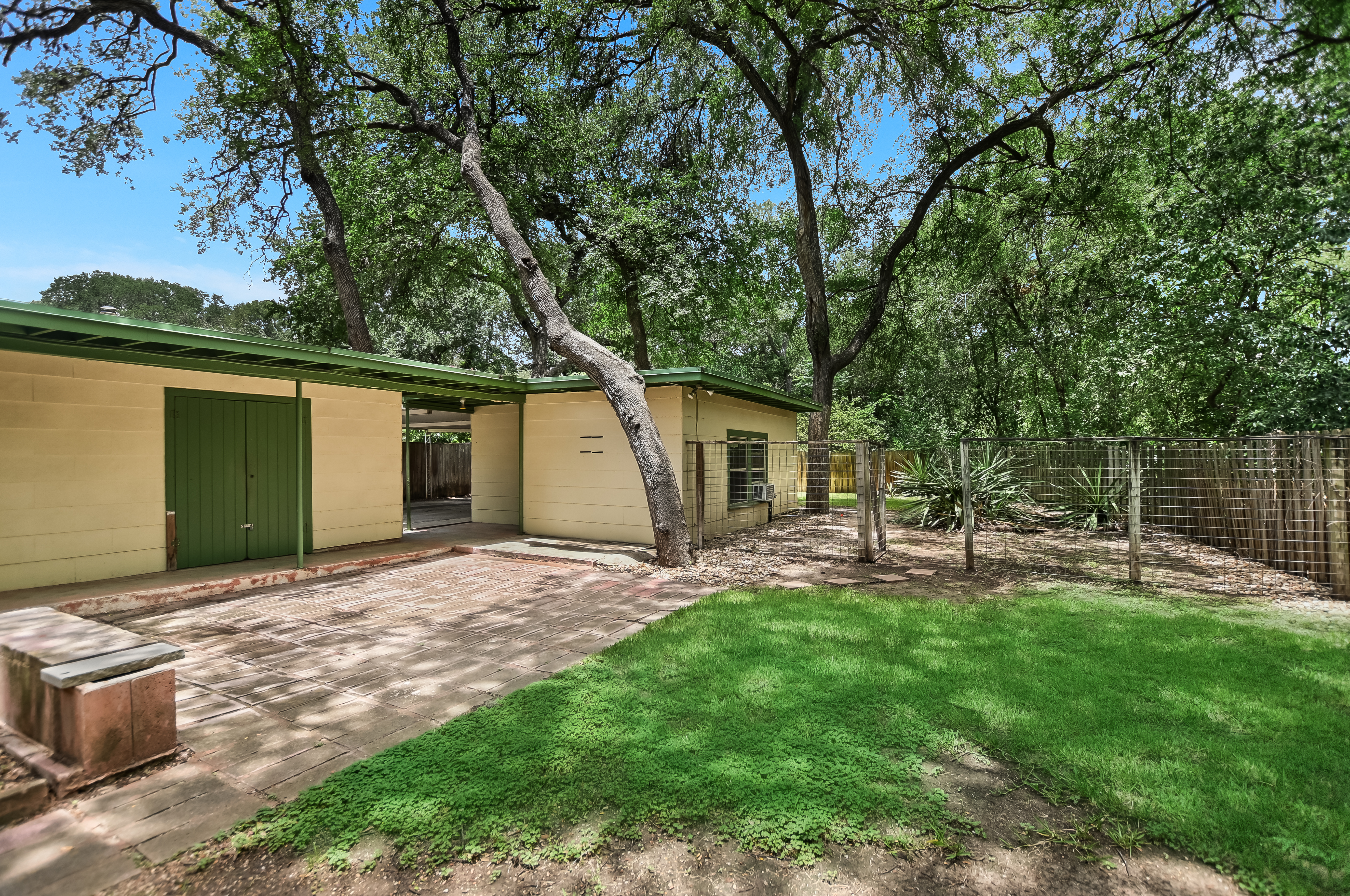  JUST LISTED in Tarrytown - 物件實景