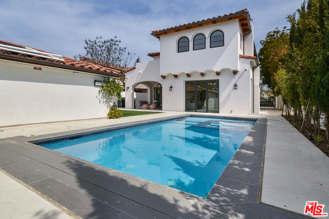 Santa Monica, California, 90402, United States, 5 Bedrooms Bedrooms, ,7 BathroomsBathrooms,Residential,For Sale,1838170
