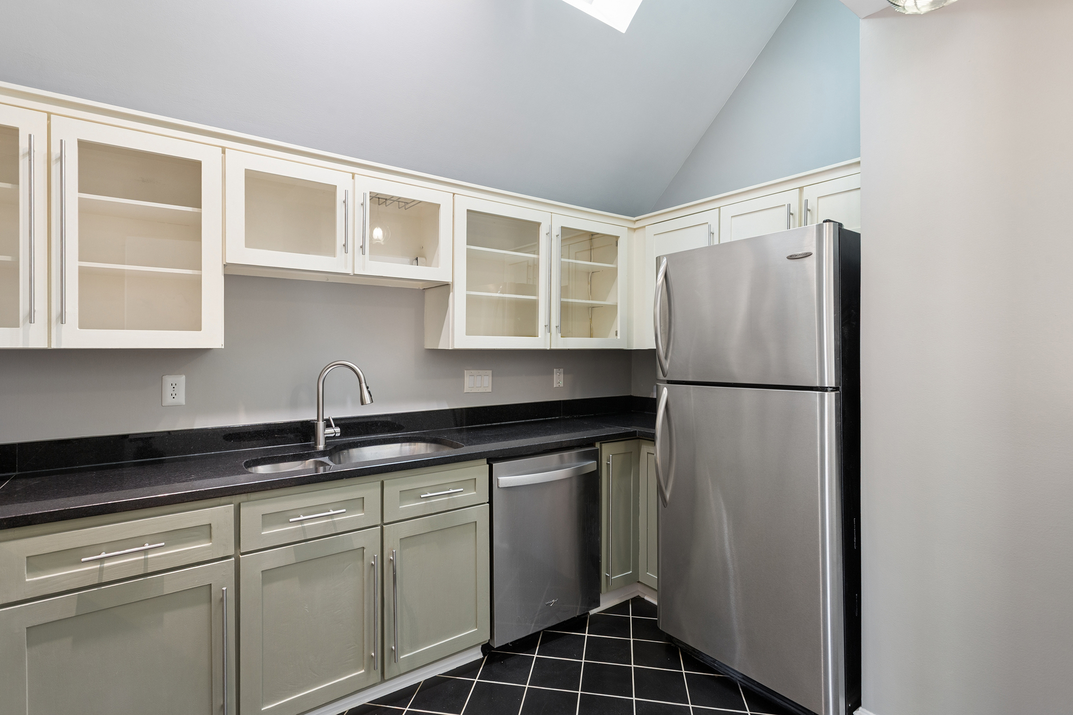  Spacious Midtown Condo with a Rooftop Patio, Storage Unit, and Bonus Room - 物件實景