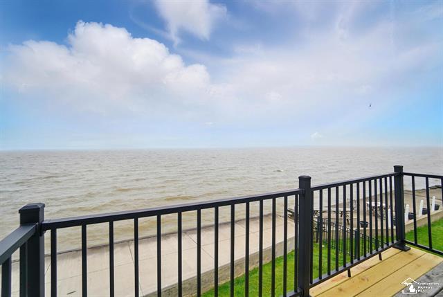 MONROE, Michigan, 48161, United States, 4 Bedrooms Bedrooms, ,4 BathroomsBathrooms,Residential,For Sale,1827211