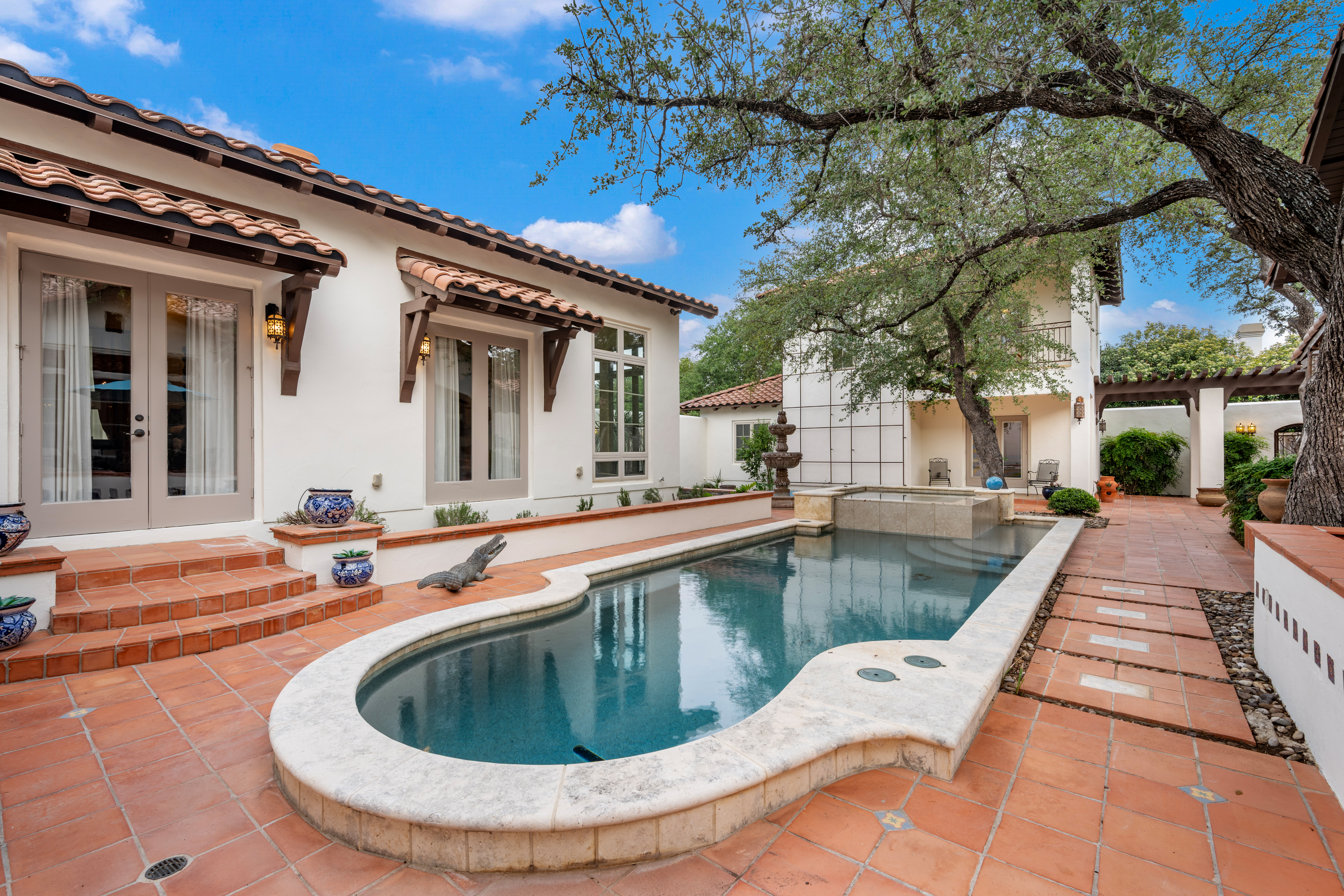  Custom Estate with Pool, Courtyard and Wine Room - 物件實景