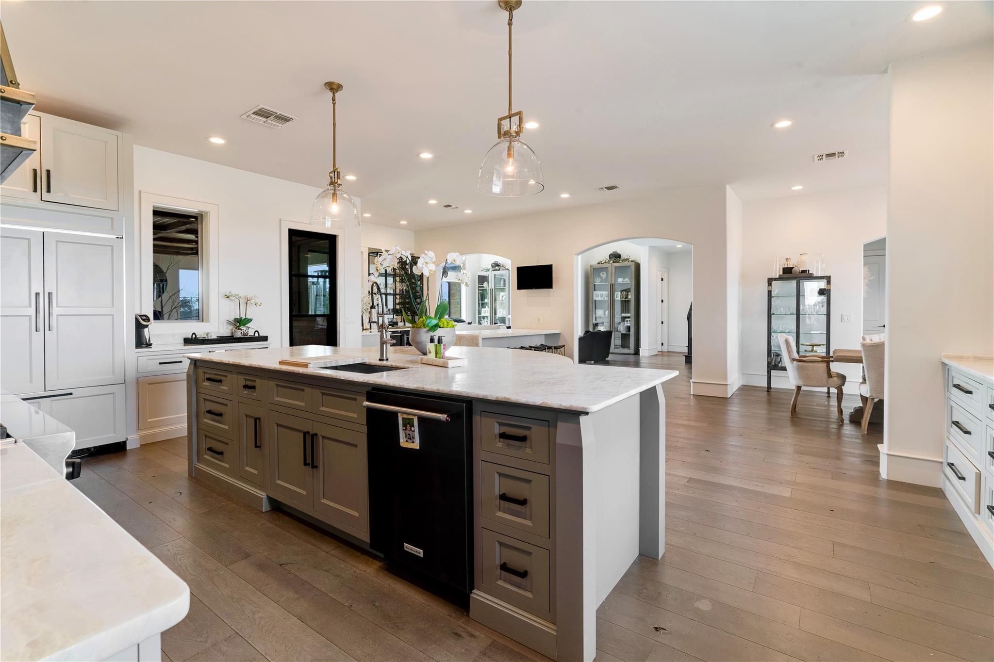 Paris, Texas, 75462, United States, 4 Bedrooms Bedrooms, ,5 BathroomsBathrooms,Residential,For Sale,1980536