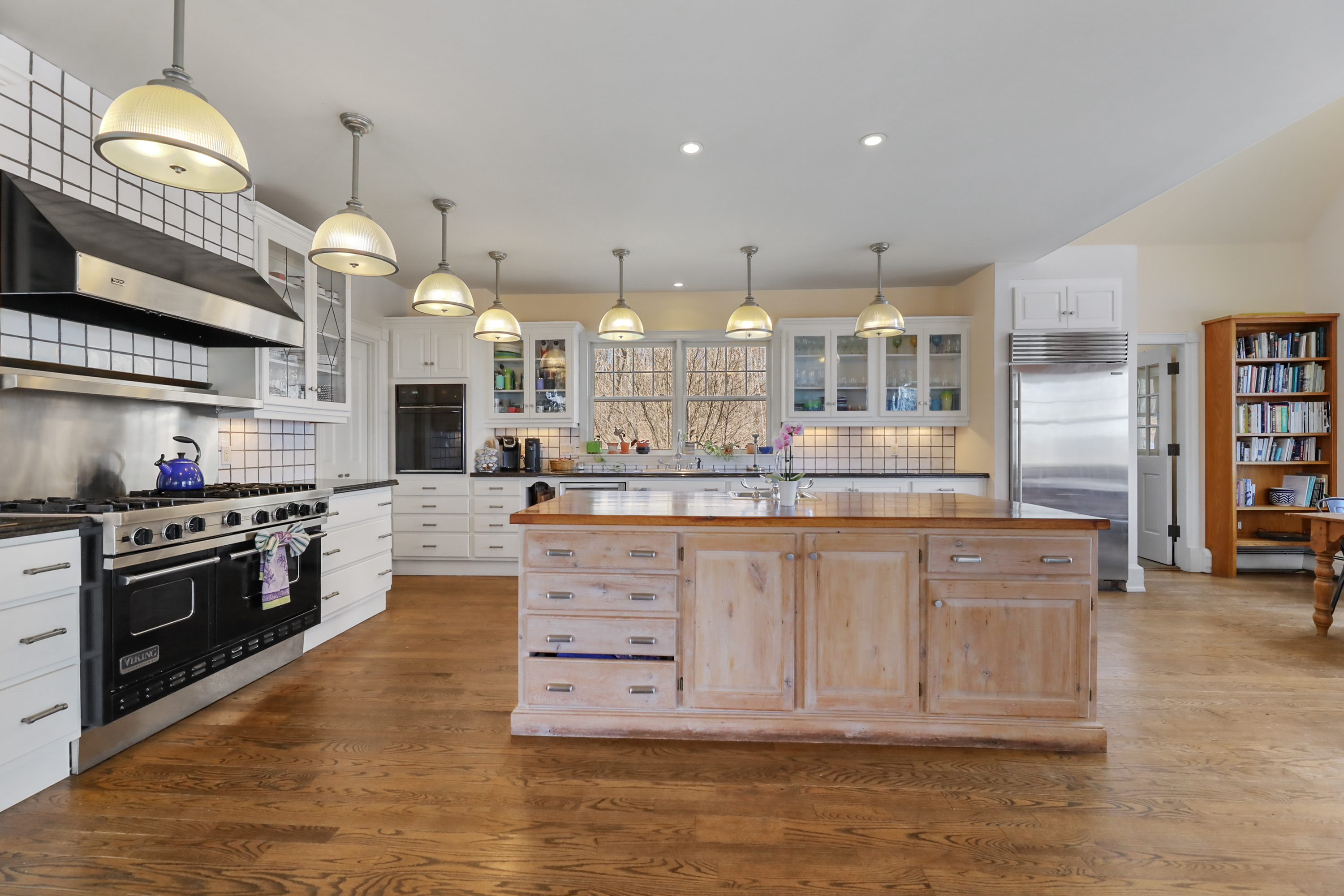  Exquisite Tudor Estate Set on 18+ Breathtaking Acres with Stunning Panoramic Vie - 物件實景