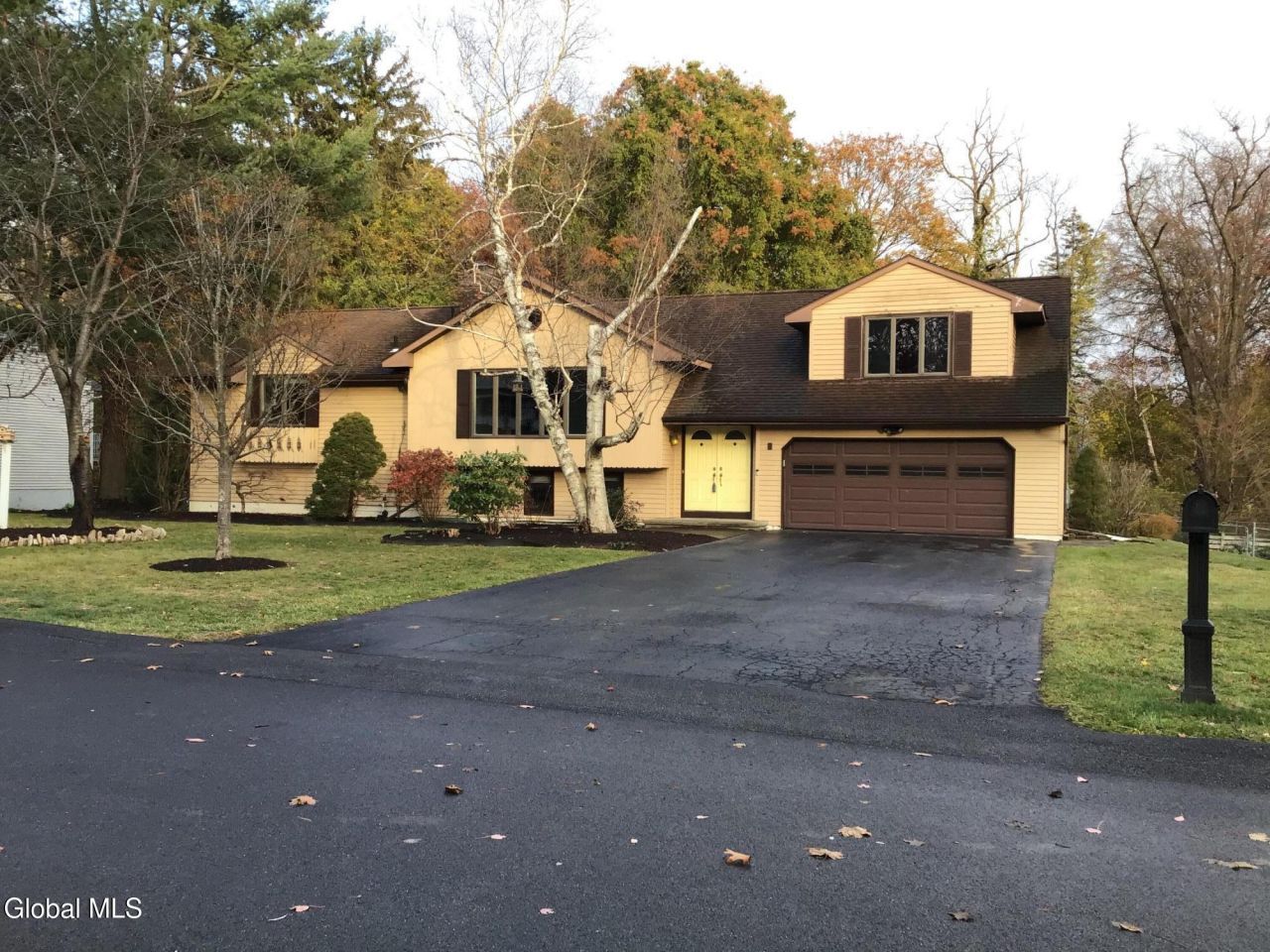 Loudonville, New York, 12211, United States, 4 Bedrooms Bedrooms, ,3 BathroomsBathrooms,Residential,For Sale,1994671