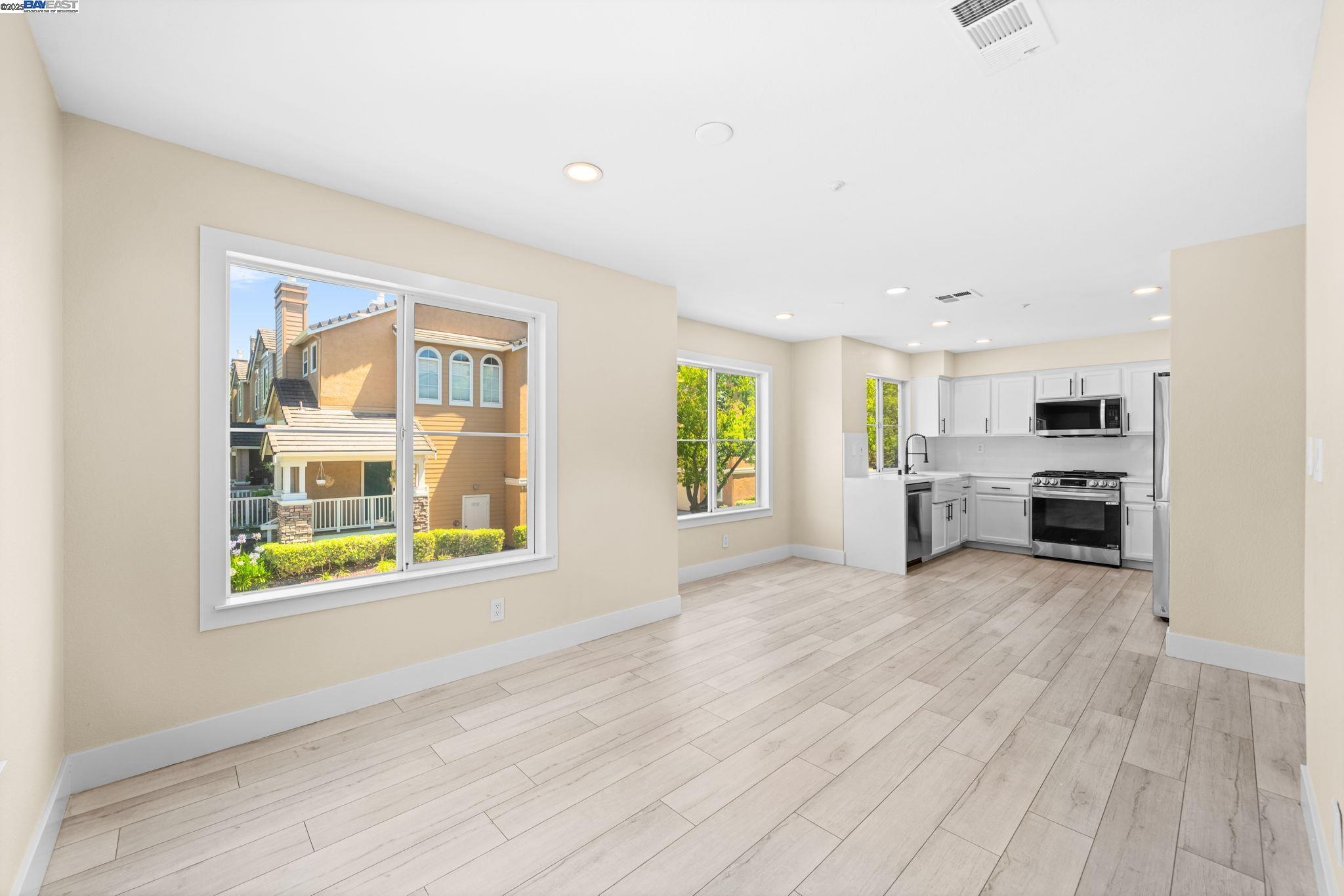 Dublin, California, 94568, United States, 3 Bedrooms Bedrooms, ,3 BathroomsBathrooms,Residential,For Sale,2006259