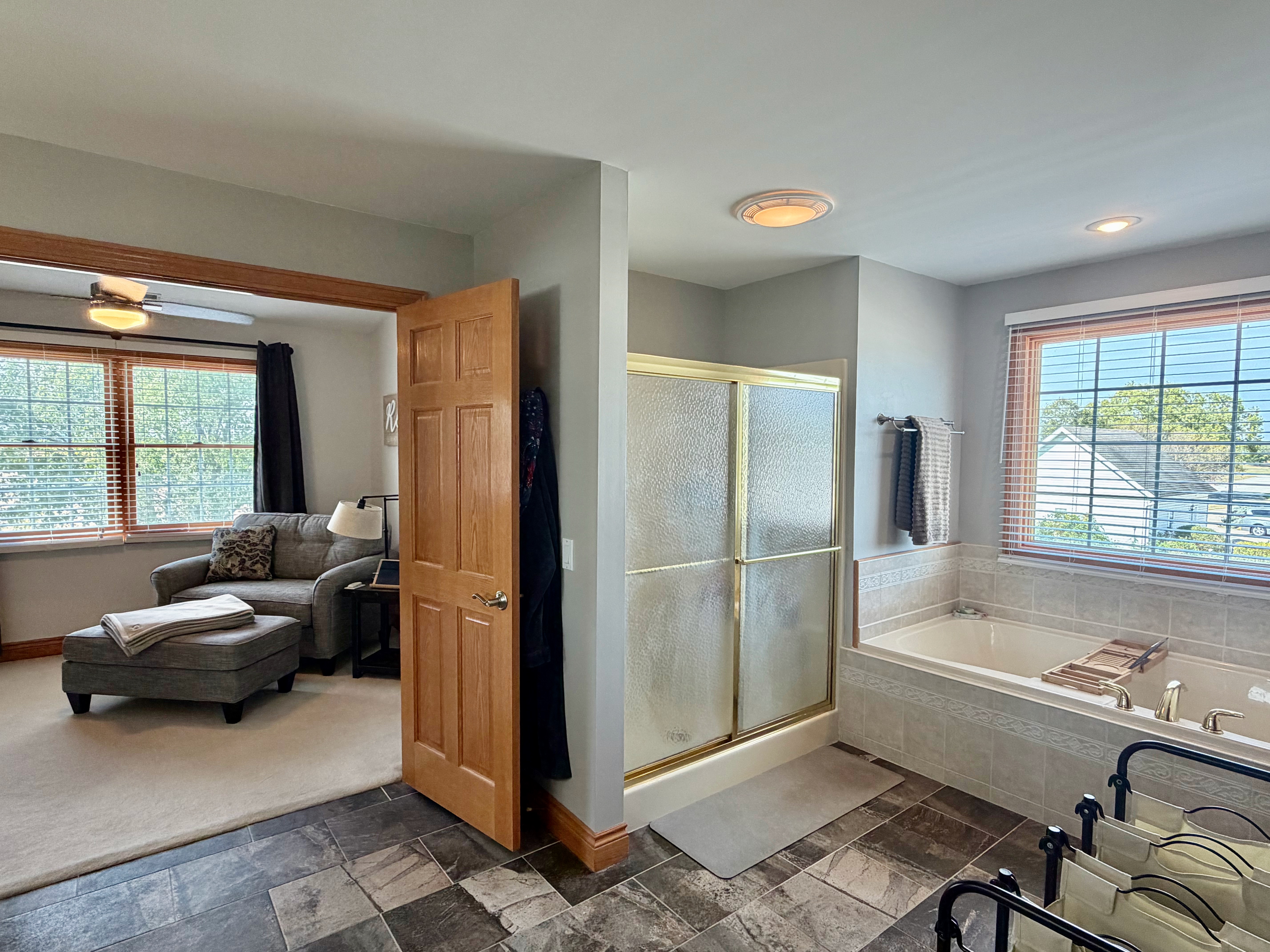 Effingham, Illinois, 62401, United States, 5 Bedrooms Bedrooms, ,5 BathroomsBathrooms,Residential,For Sale,1981428