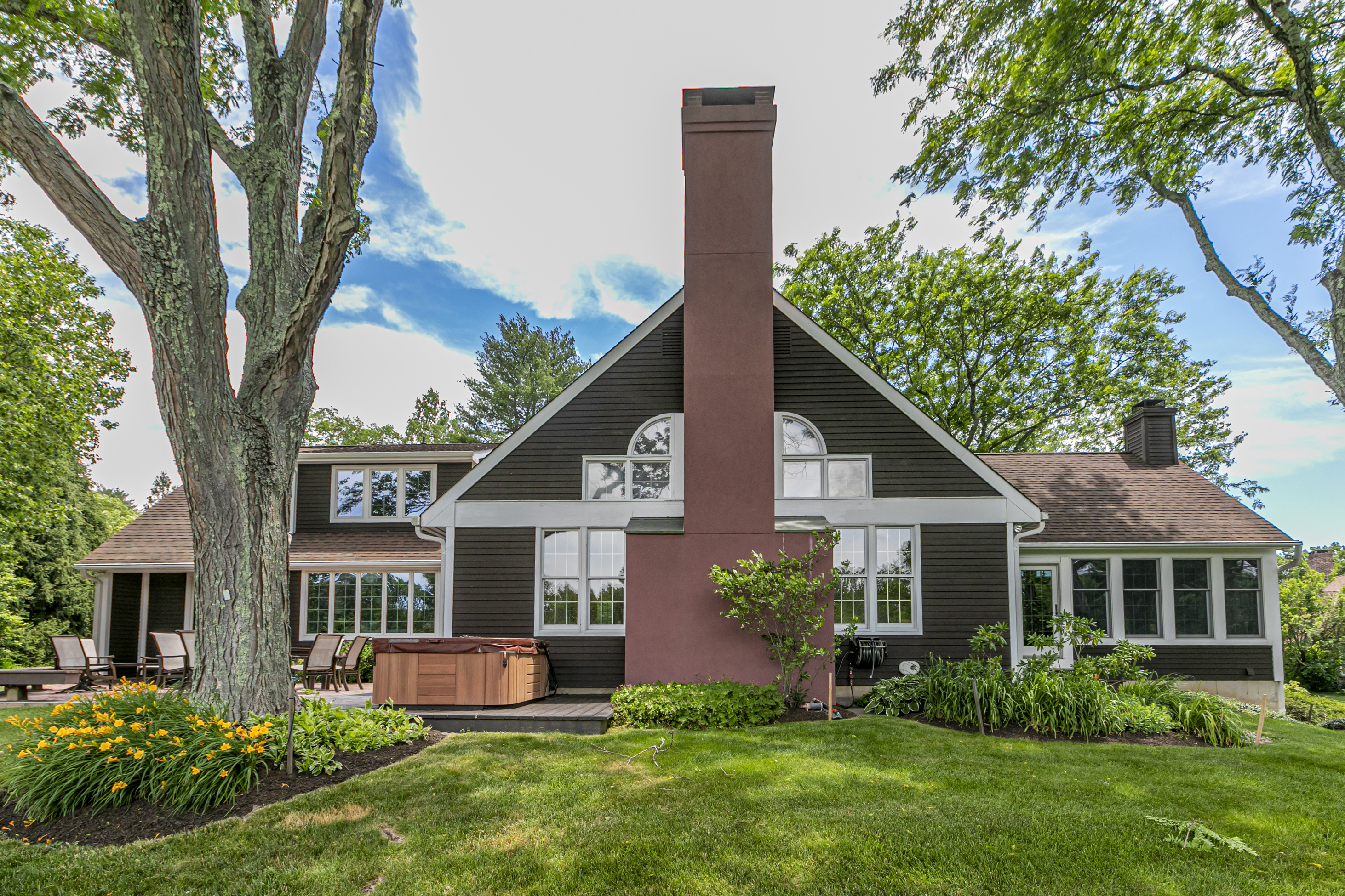  Stand-Out Home in The Glen Features Pastoral Views and Soaring Ceilings - 物件實景