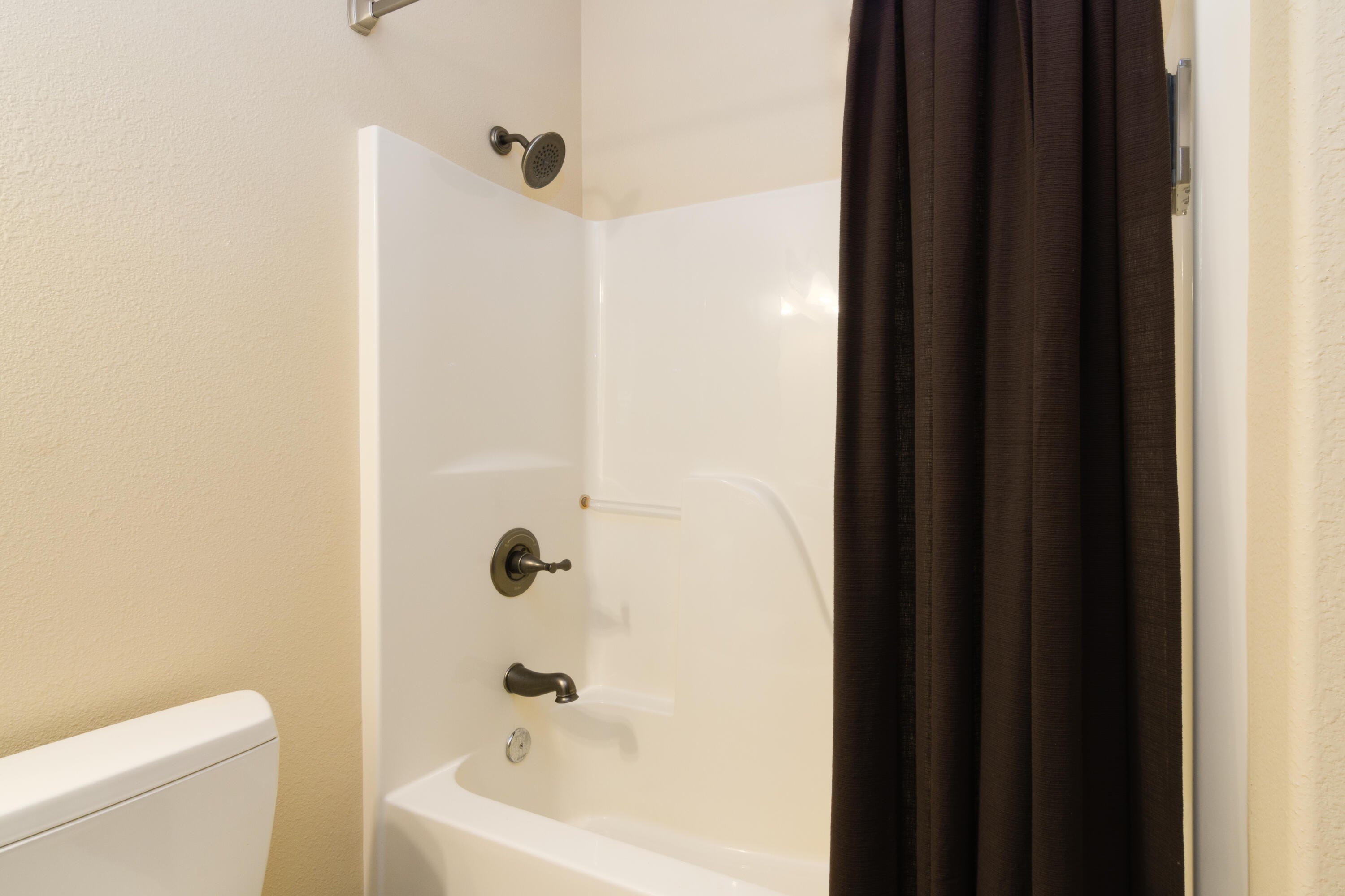 Walnut Shade, Missouri, 65771, United States, 6 Bedrooms Bedrooms, ,5 BathroomsBathrooms,Residential,For Sale,1975828