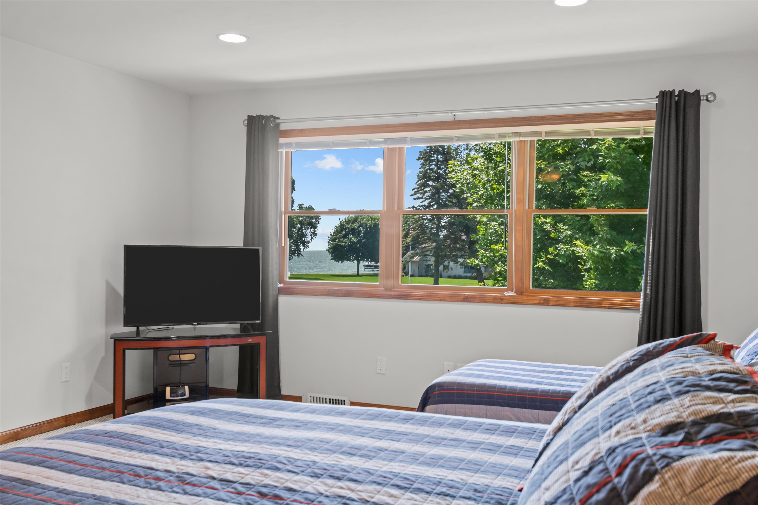 Menasha, Wisconsin, 54952, United States, 3 Bedrooms Bedrooms, ,3 BathroomsBathrooms,Residential,For Sale,1981265